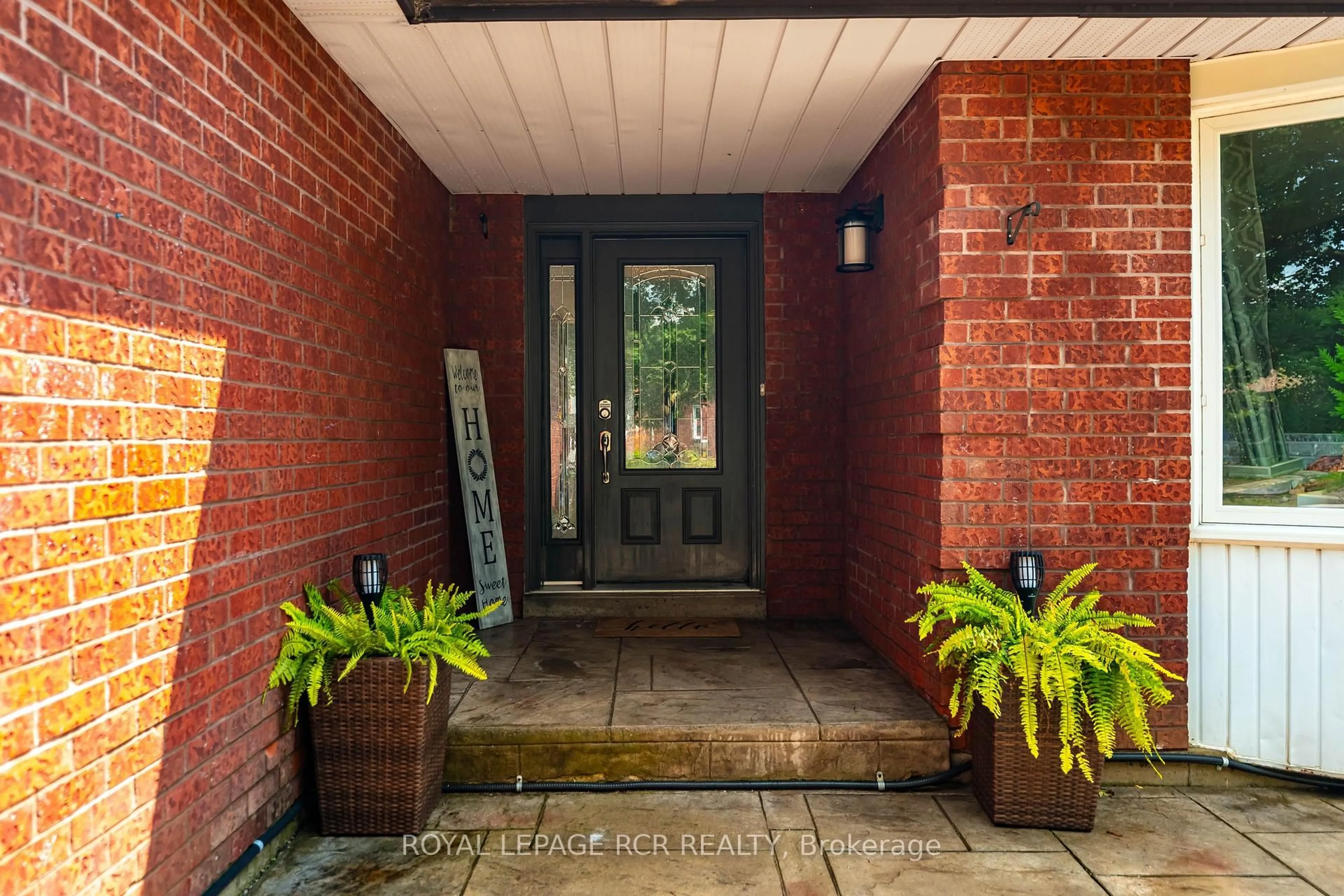 Indoor entryway for 113 Meadow Dr, Orangeville Ontario L9W 4J7