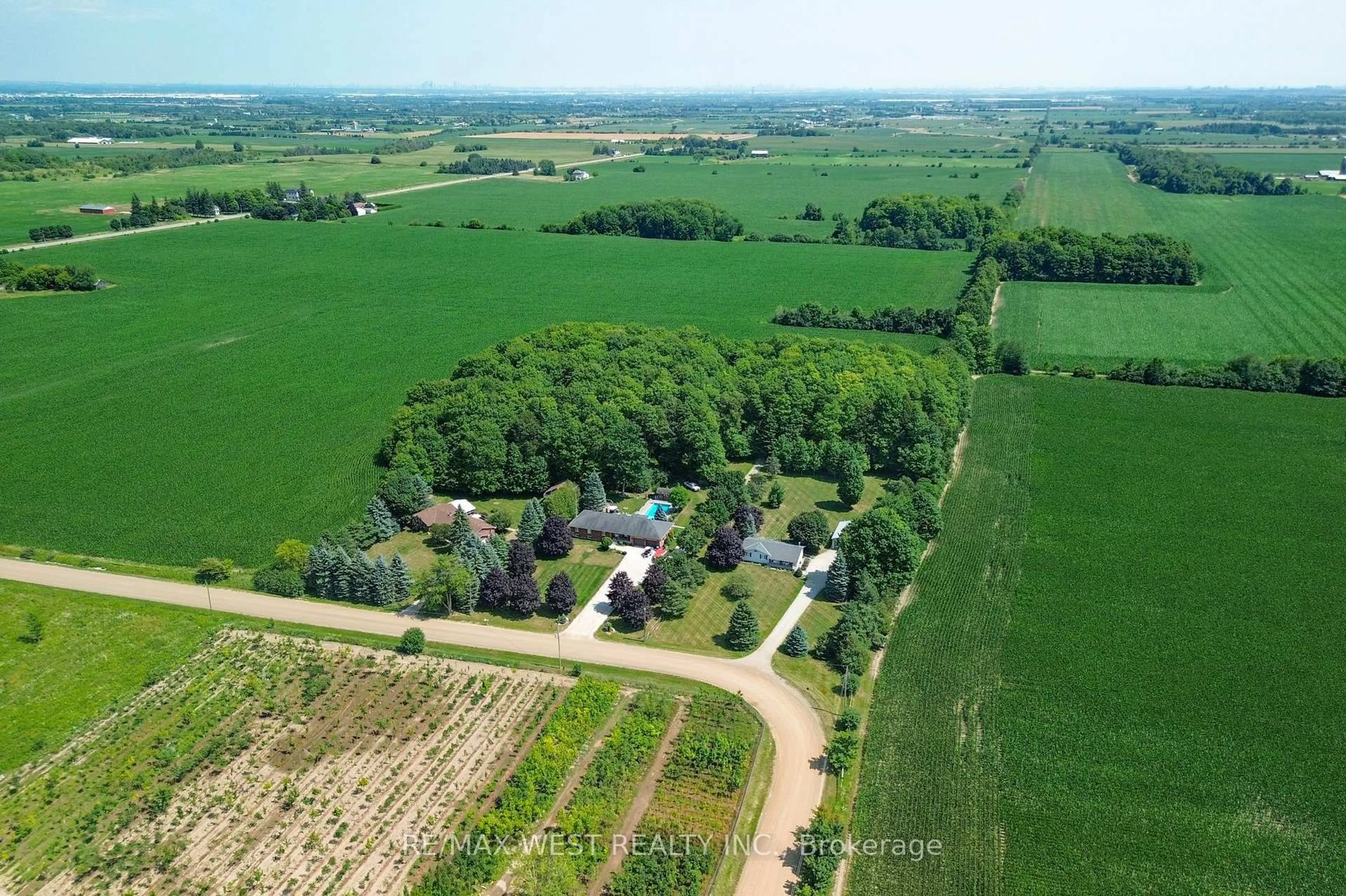 A pic from outside/outdoor area/front of a property/back of a property/a pic from drone, unknown for 5775 Boston Mills Rd, Caledon Ontario L7C 0P1