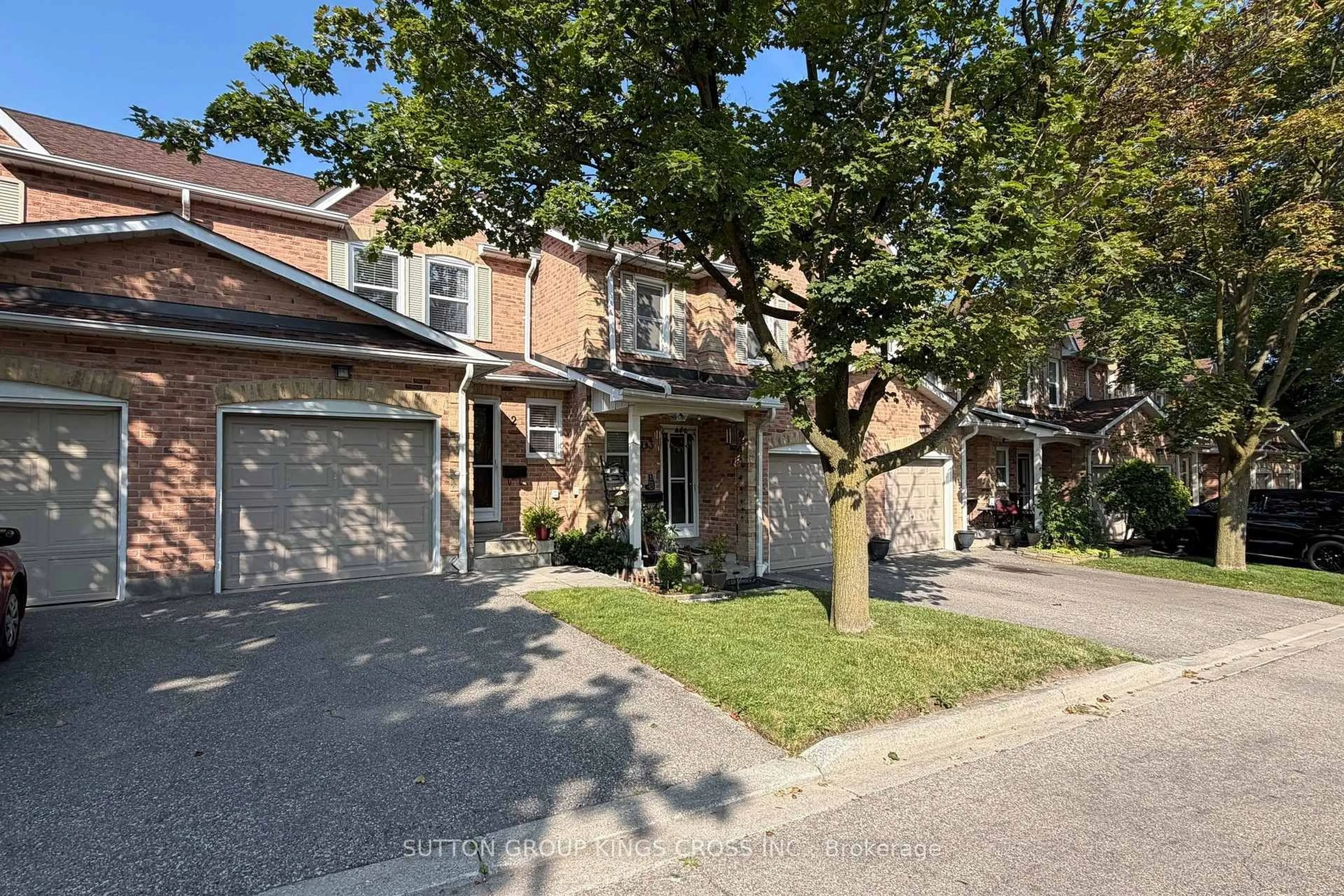 Home with brick exterior material, street for 2575 Parmeer Dr #2, Mississauga Ontario L5C 2Y3
