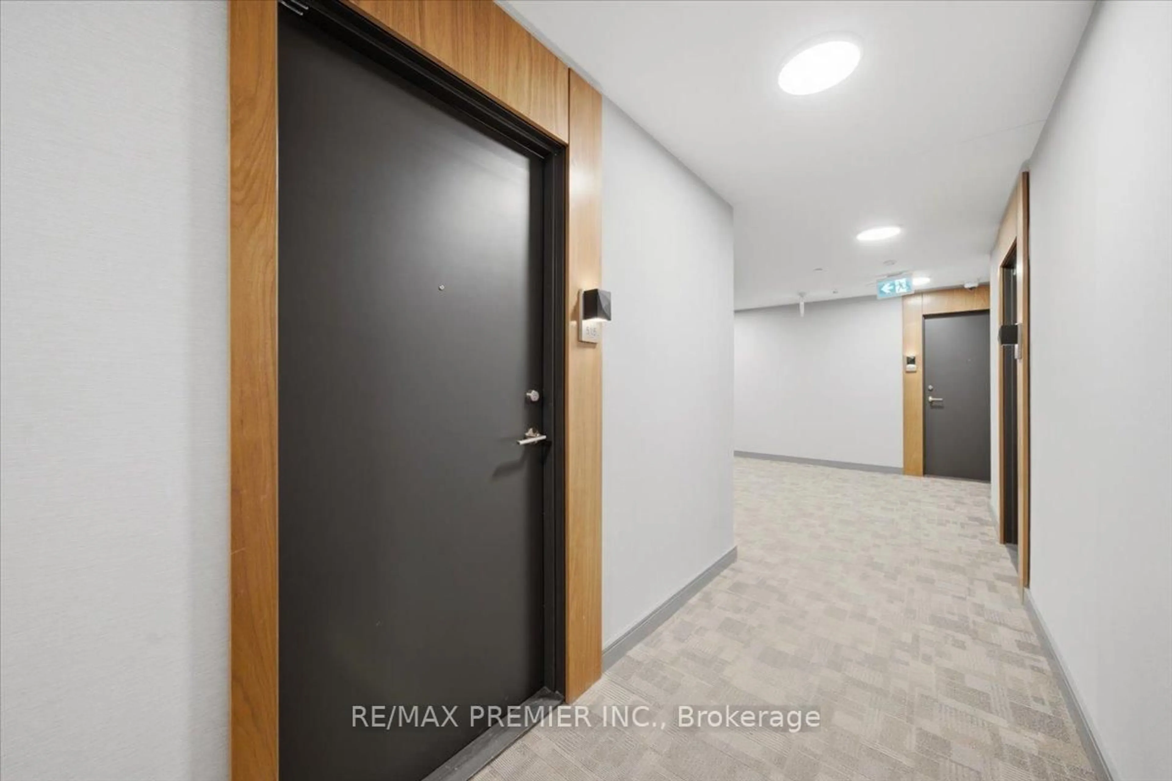 Indoor foyer for 25 Neighbourhood Lane #515, Toronto Ontario M8Y 0C4