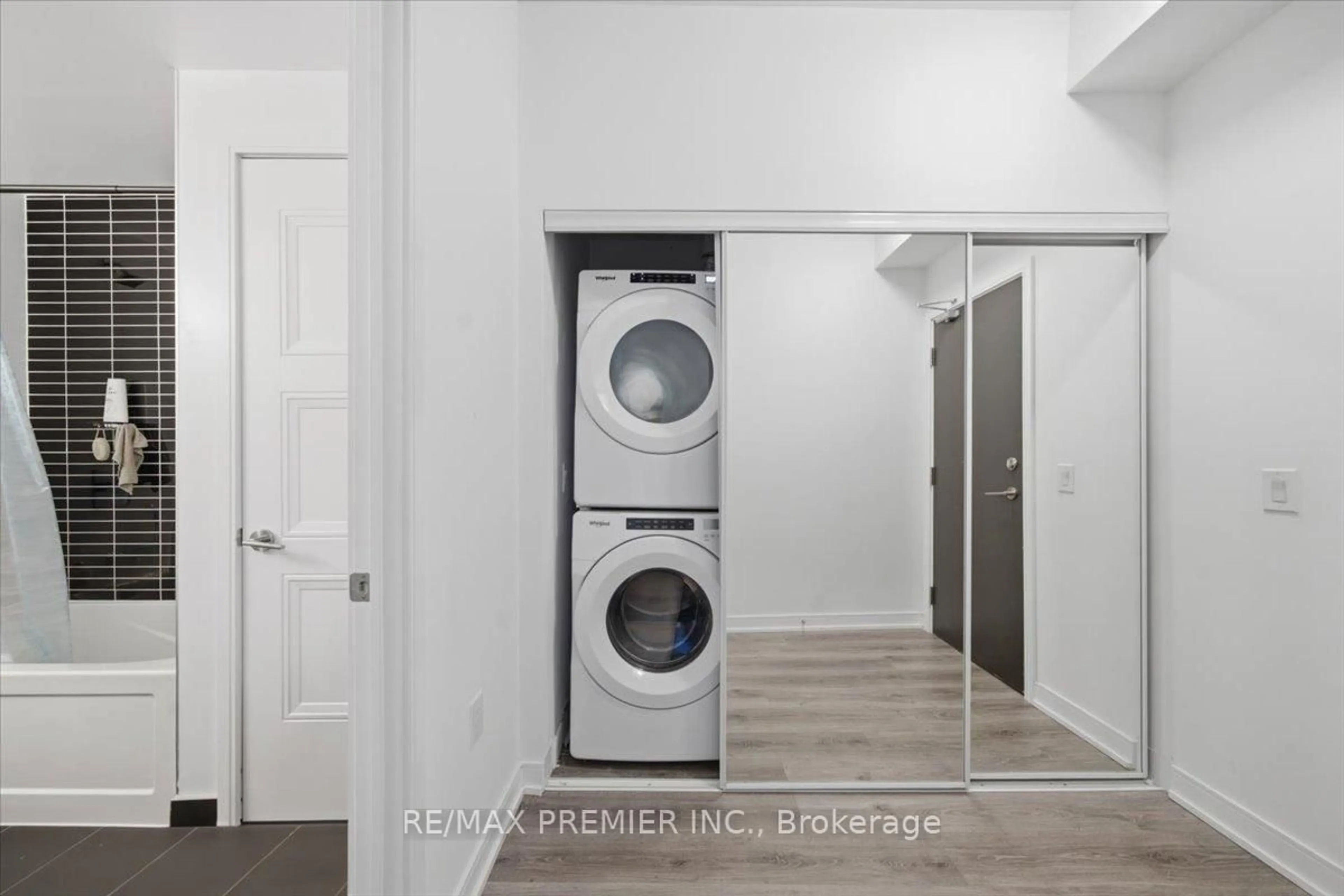Laundry room for 25 Neighbourhood Lane #515, Toronto Ontario M8Y 0C4
