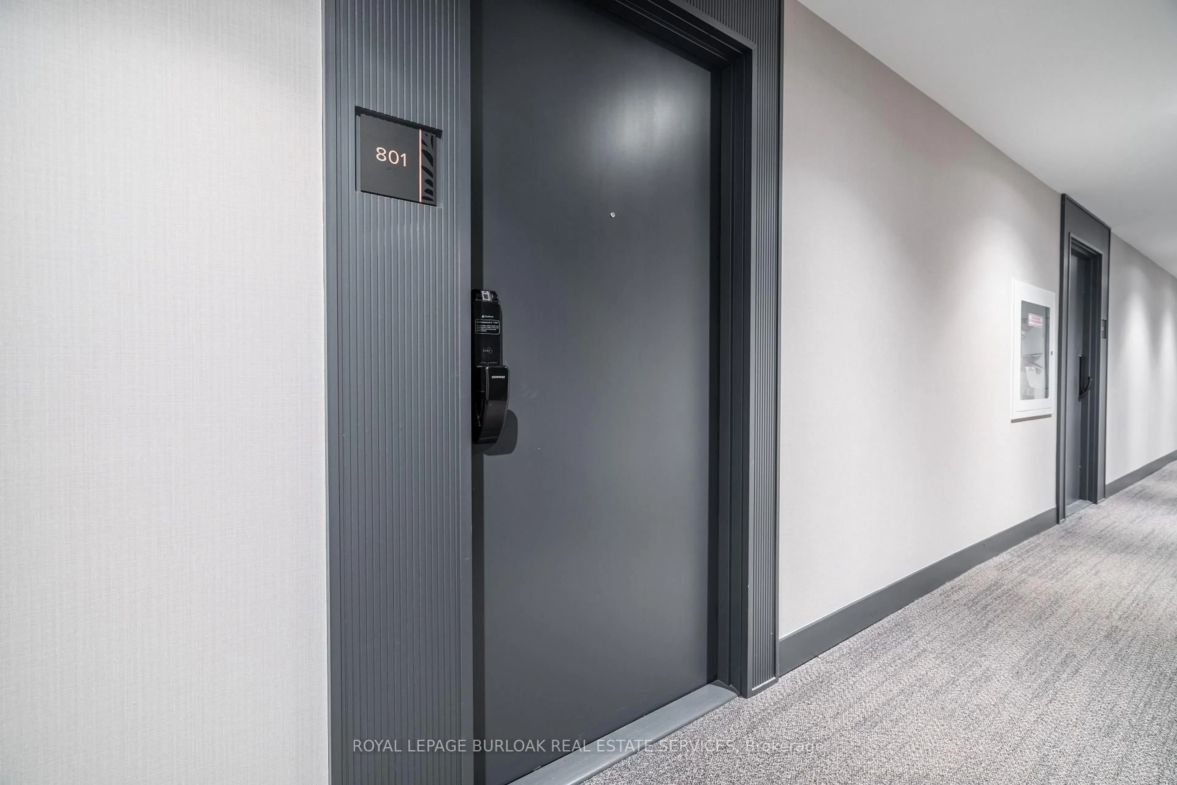 Indoor foyer for 395 Dundas St #801, Oakville Ontario L6M 5R8