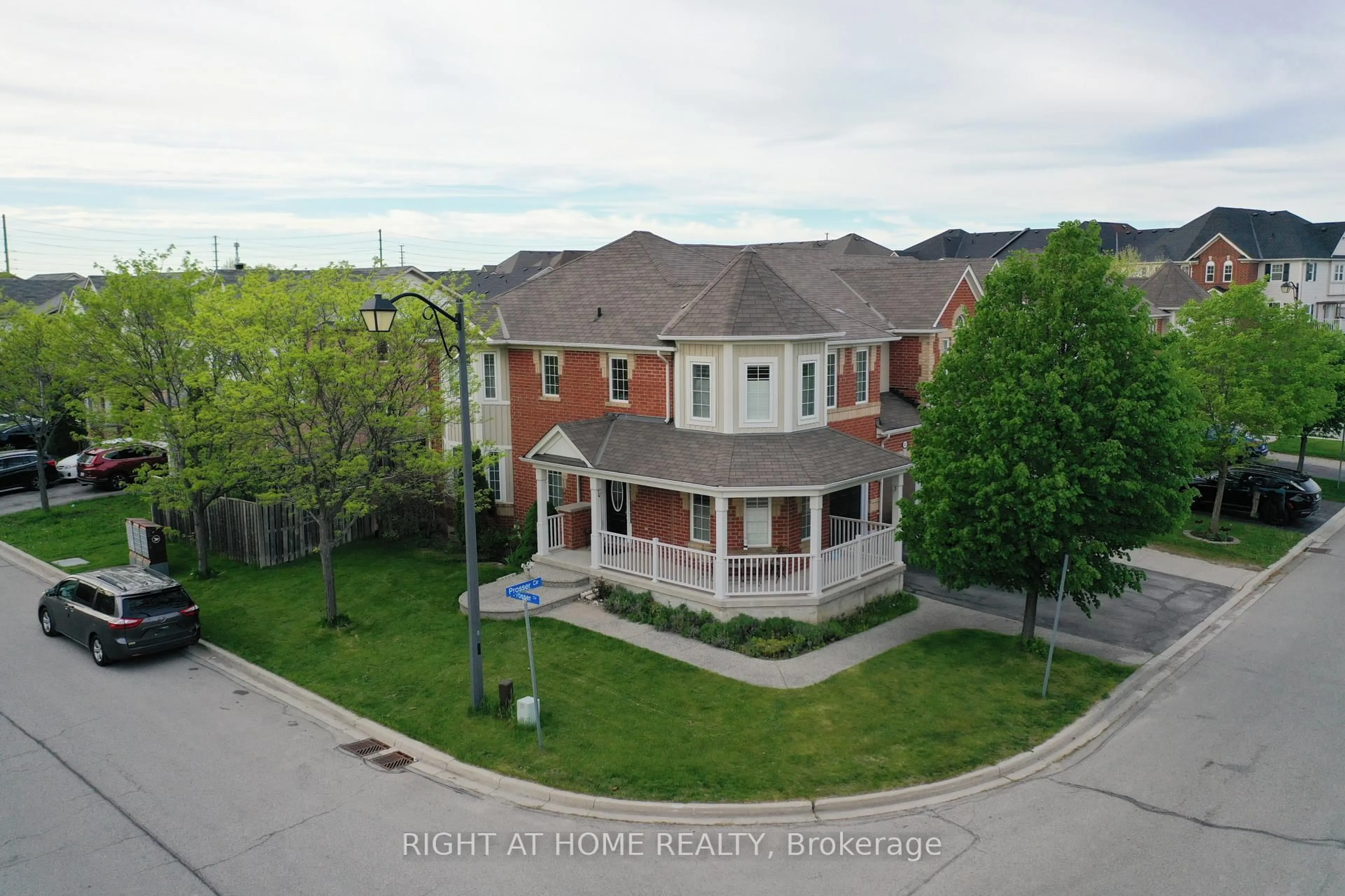 A pic from outside/outdoor area/front of a property/back of a property/a pic from drone, street for 221 Prosser Circ, Milton Ontario L9T 0P6