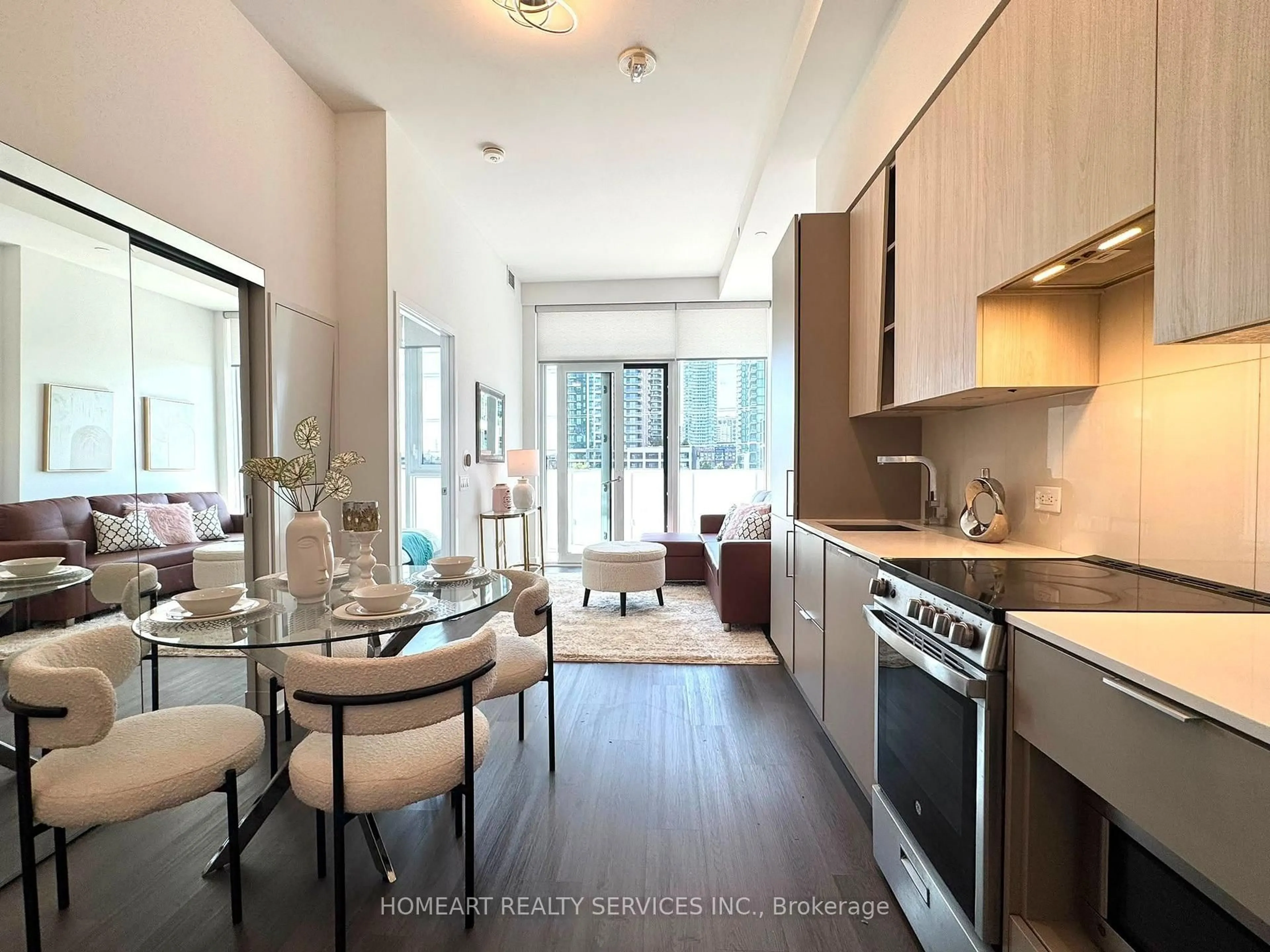 Open concept kitchen, unknown for 3900 Confederation Pkwy #309, Mississauga Ontario L5B 0M3