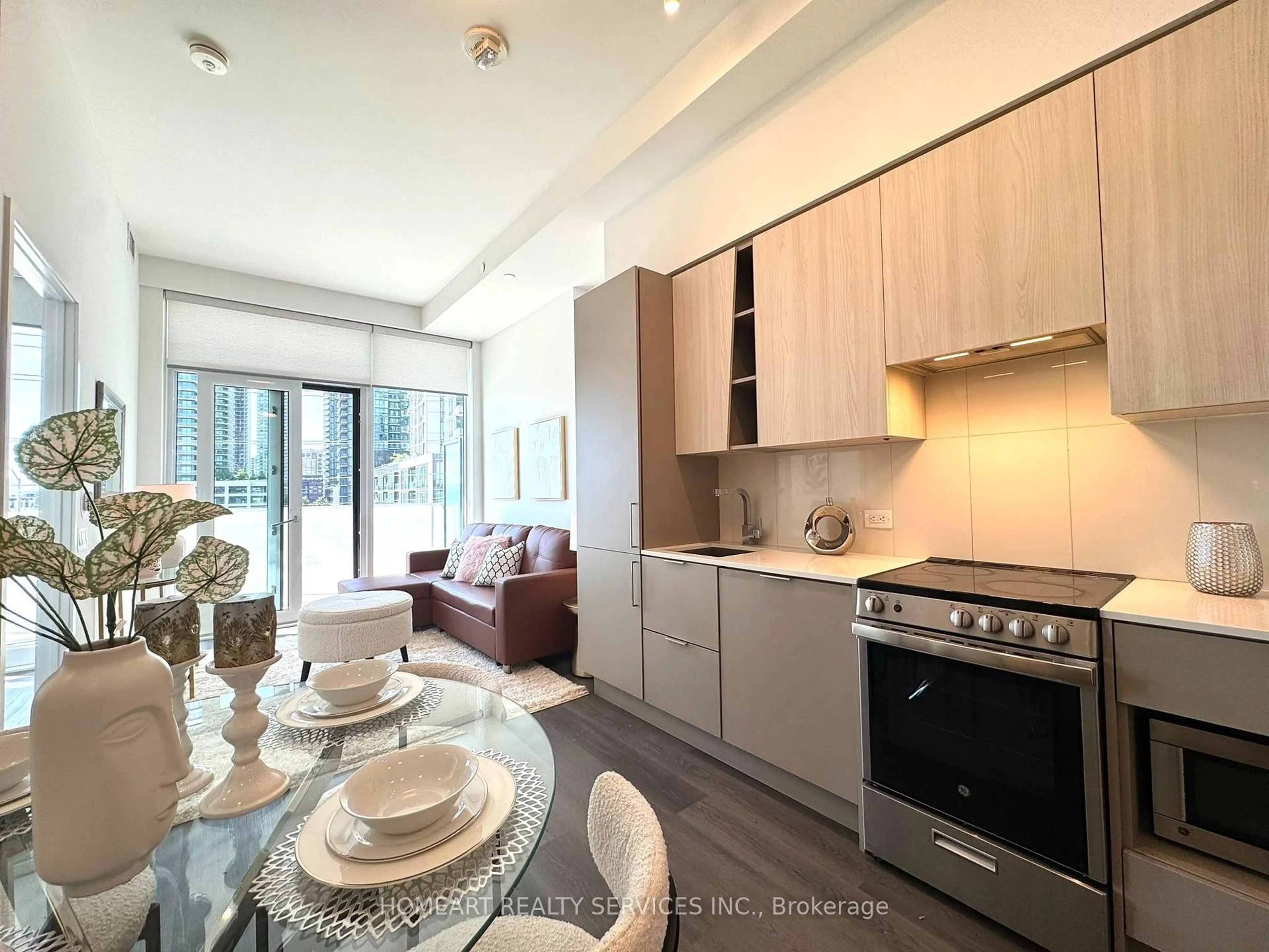 Open concept kitchen, unknown for 3900 Confederation Pkwy #309, Mississauga Ontario L5B 0M3