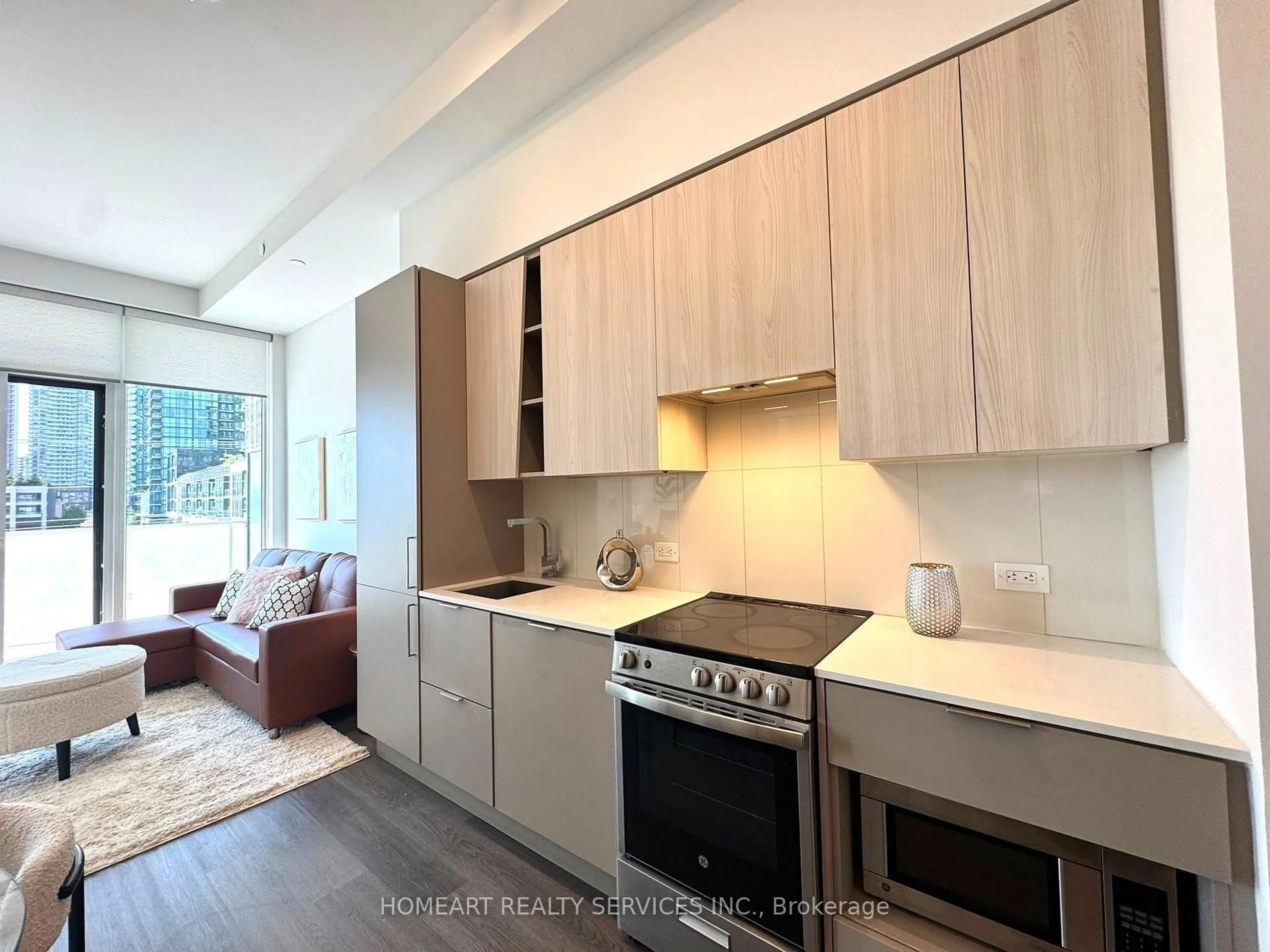 Open concept kitchen, unknown for 3900 Confederation Pkwy #309, Mississauga Ontario L5B 0M3