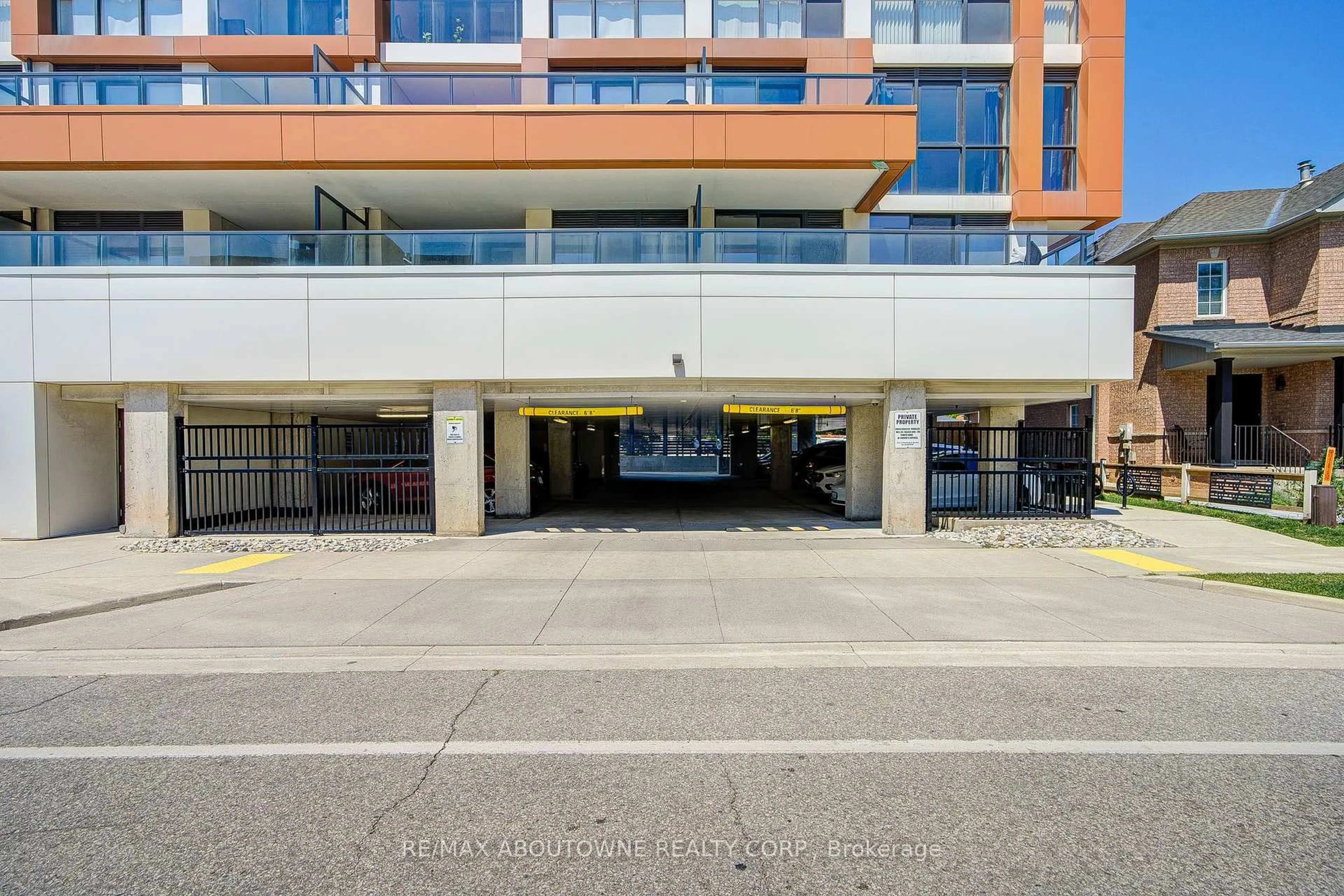 Indoor foyer for 5001 Corporate Dr #611, Burlington Ontario L7L 0H5