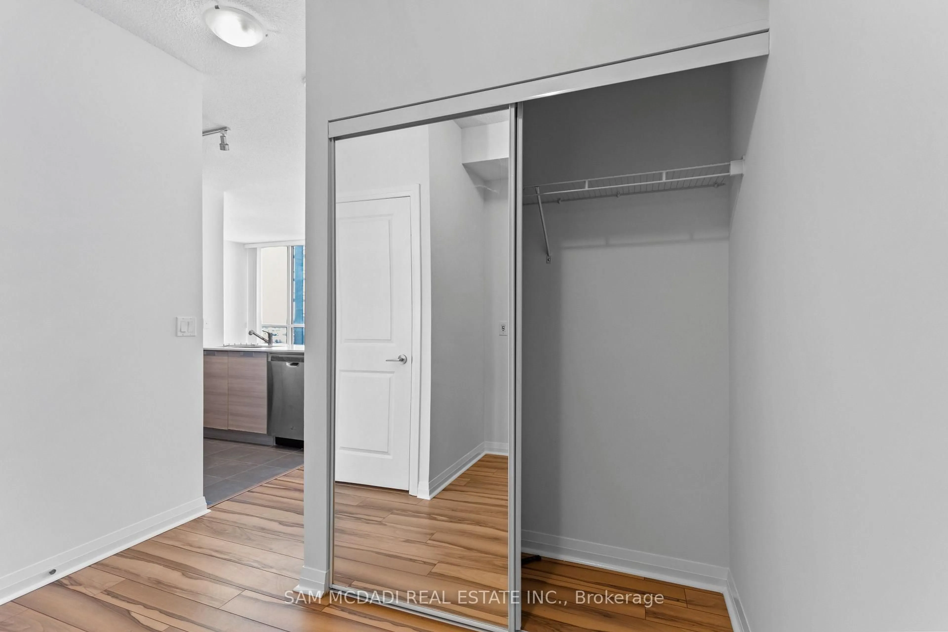 Unknown for 55 Eglinton Ave #1602, Mississauga Ontario L5R 0E5