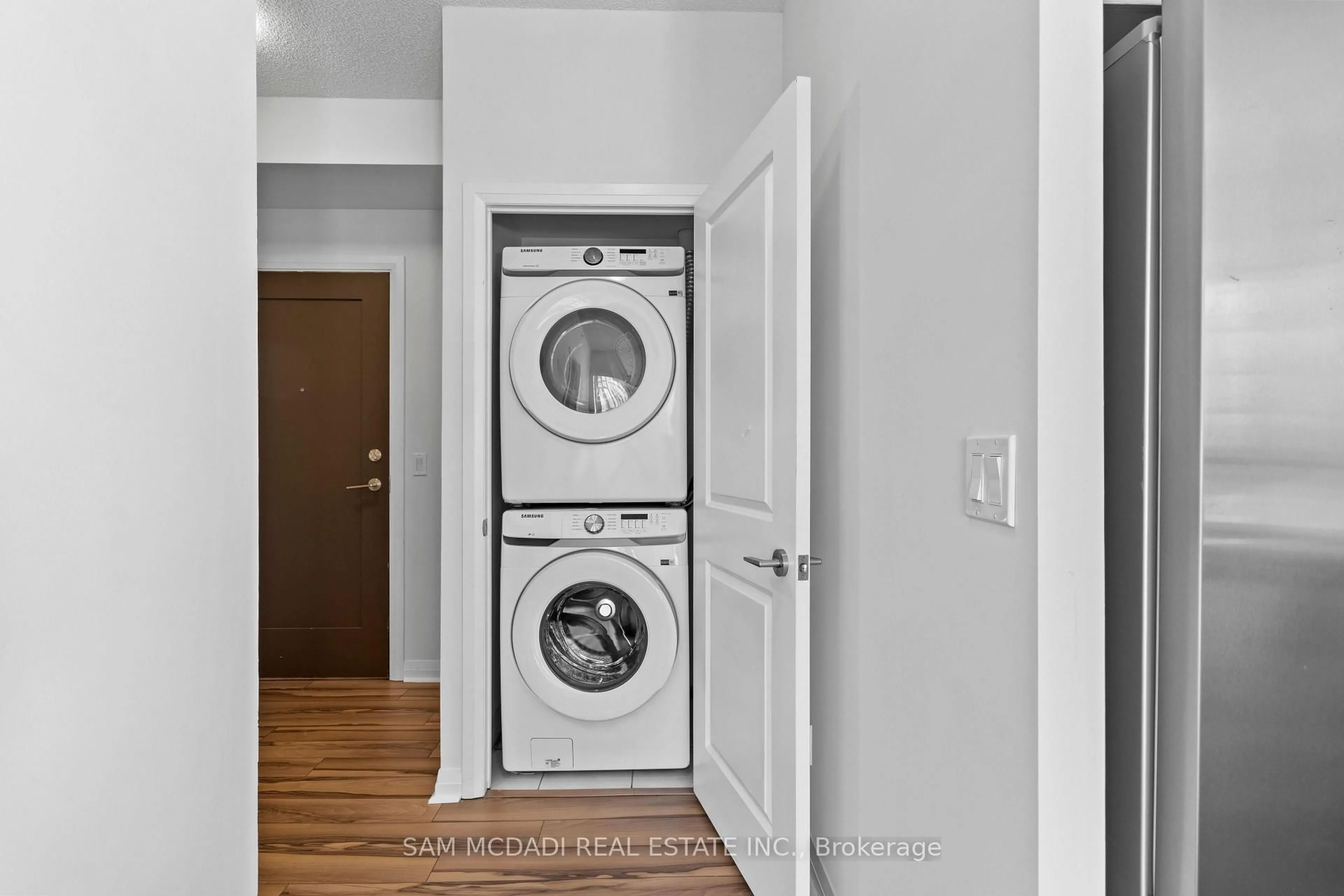 Laundry room for 55 Eglinton Ave #1602, Mississauga Ontario L5R 0E5