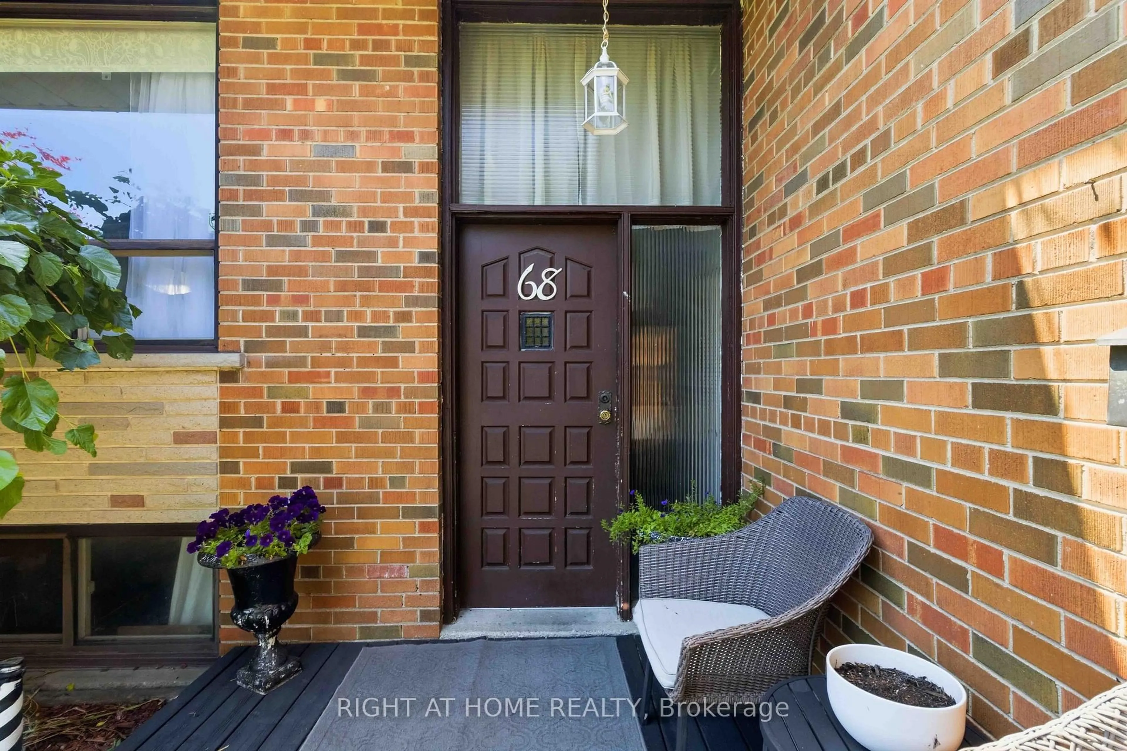 Indoor entryway for 68 Barford Rd, Toronto Ontario M9W 4H6
