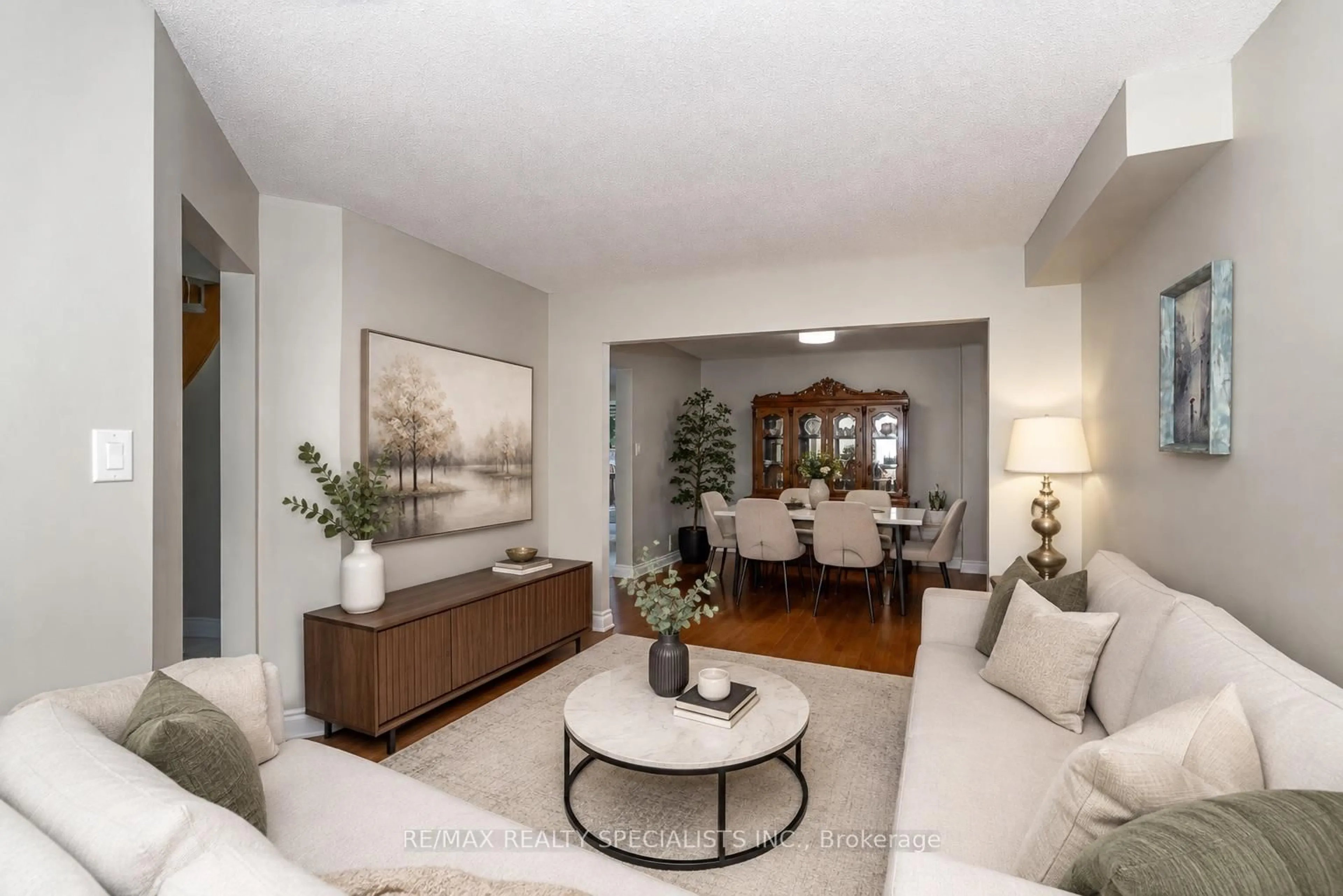 Living room with furniture, unknown for 6369 Longspur Rd, Mississauga Ontario L5N 6H1