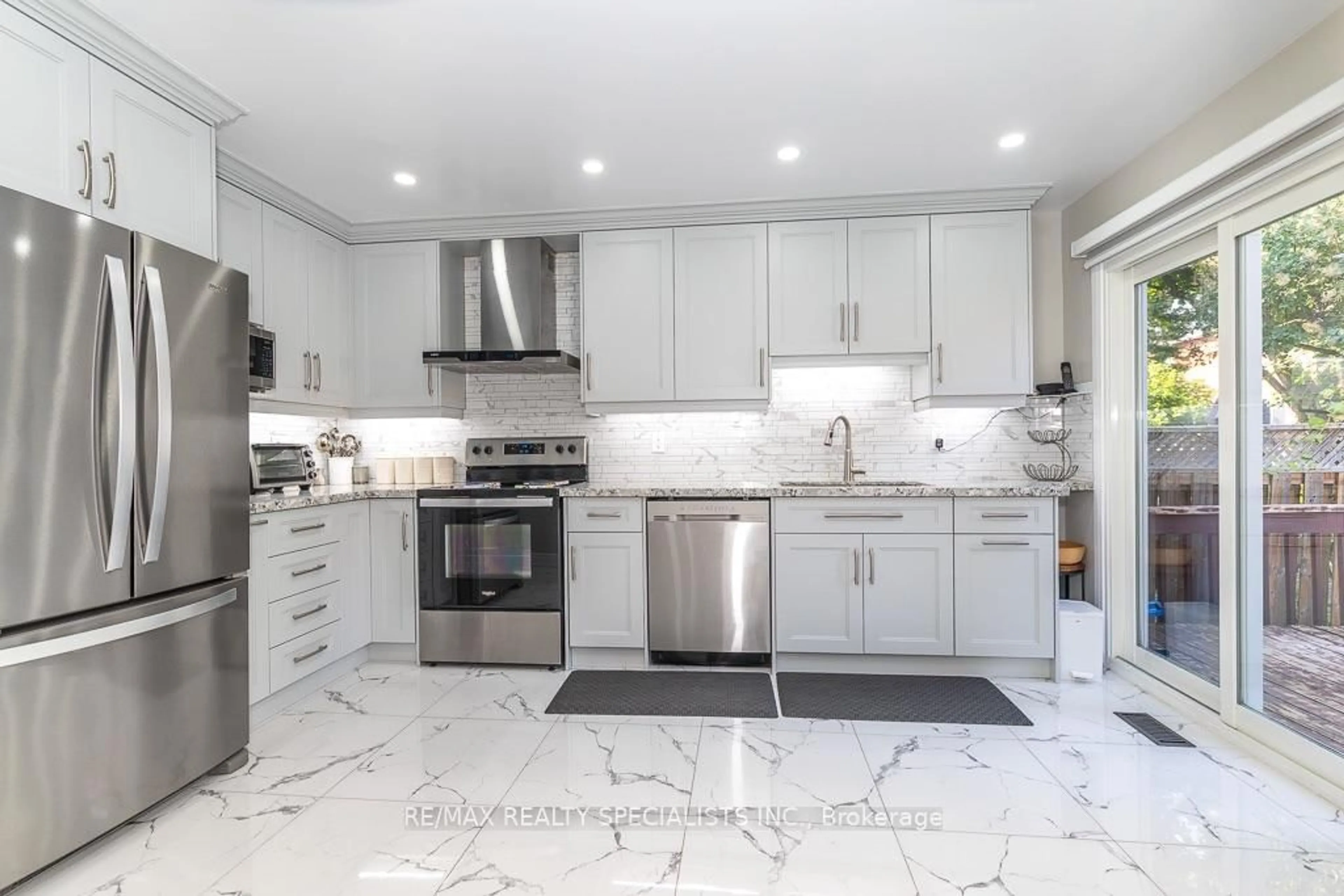 Contemporary kitchen, ceramic/tile floor for 6369 Longspur Rd, Mississauga Ontario L5N 6H1
