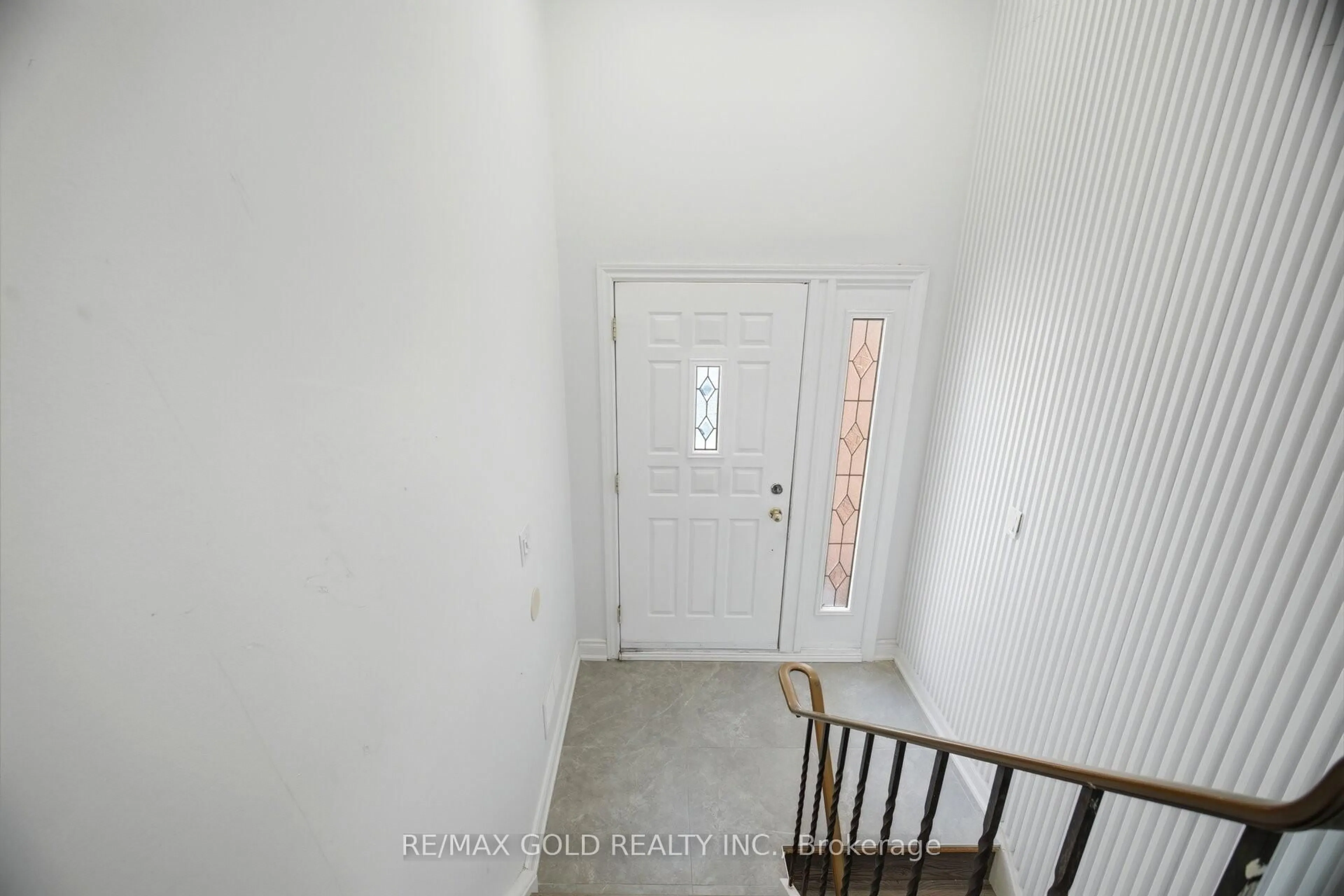 Indoor entryway for 3345 Monica Dr, Mississauga Ontario L4T 3E6