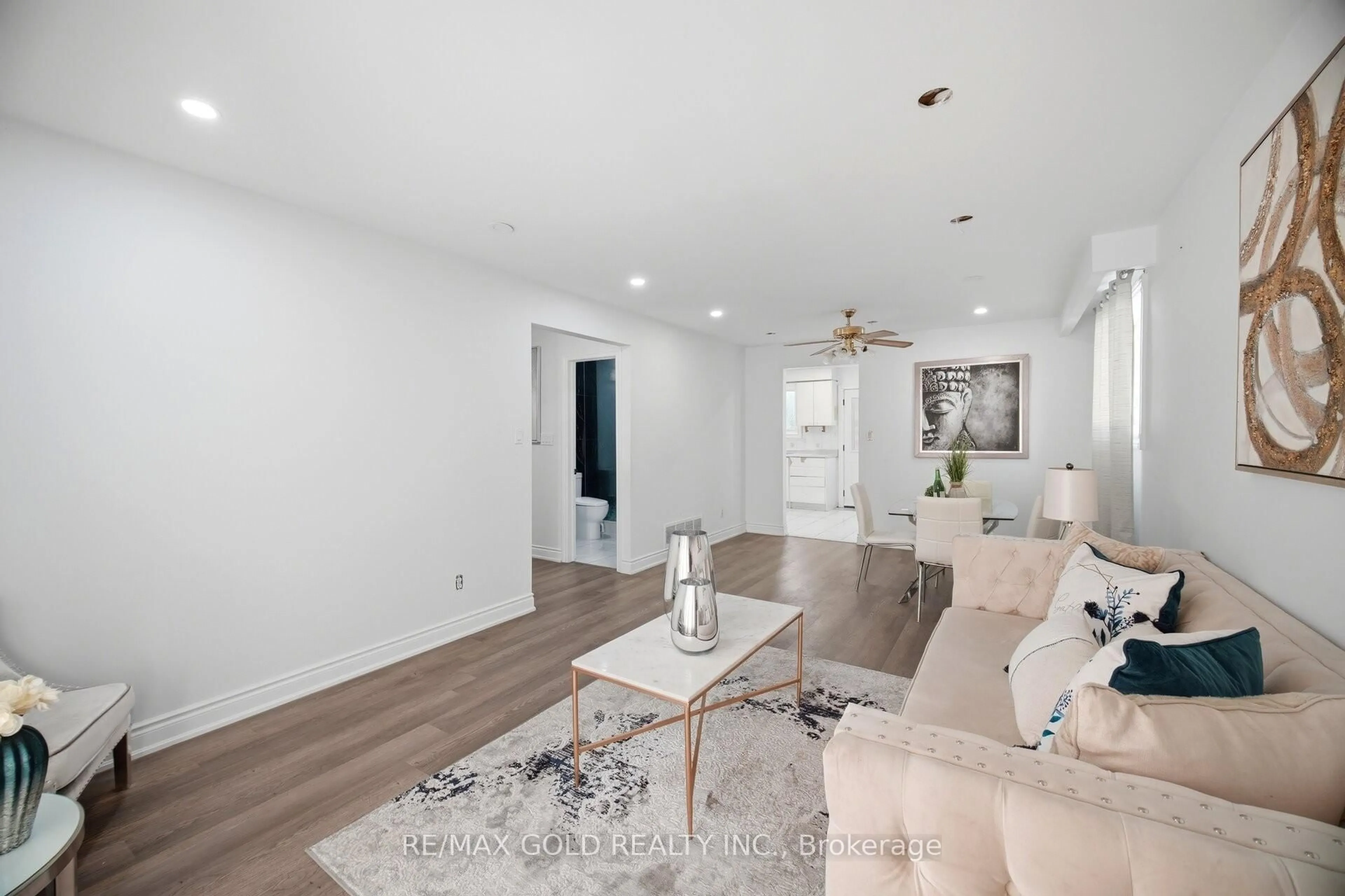 Living room with furniture, unknown for 3345 Monica Dr, Mississauga Ontario L4T 3E6