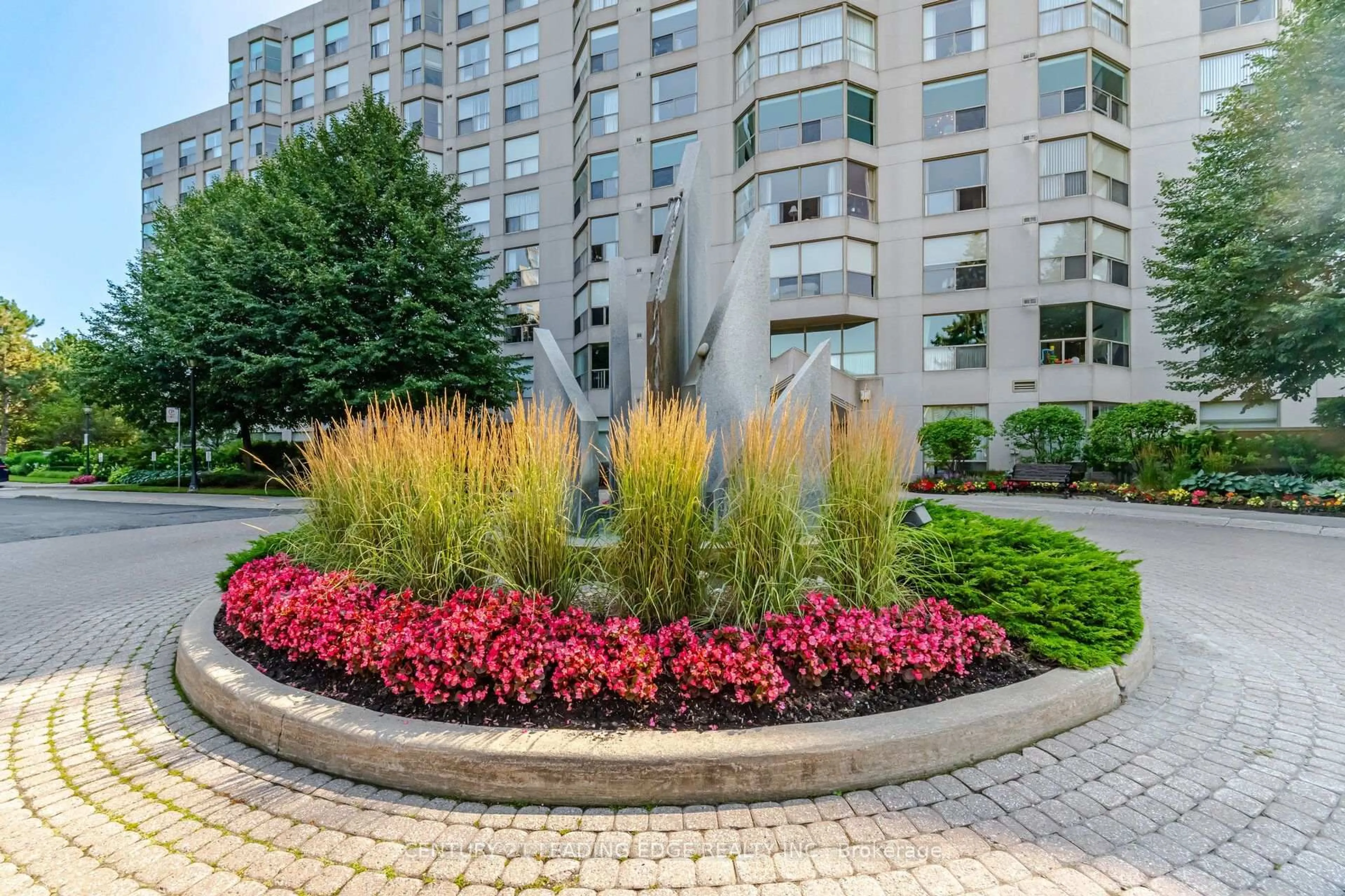 Patio, street for 1700 The College Way #202, Mississauga Ontario L5L 4M2