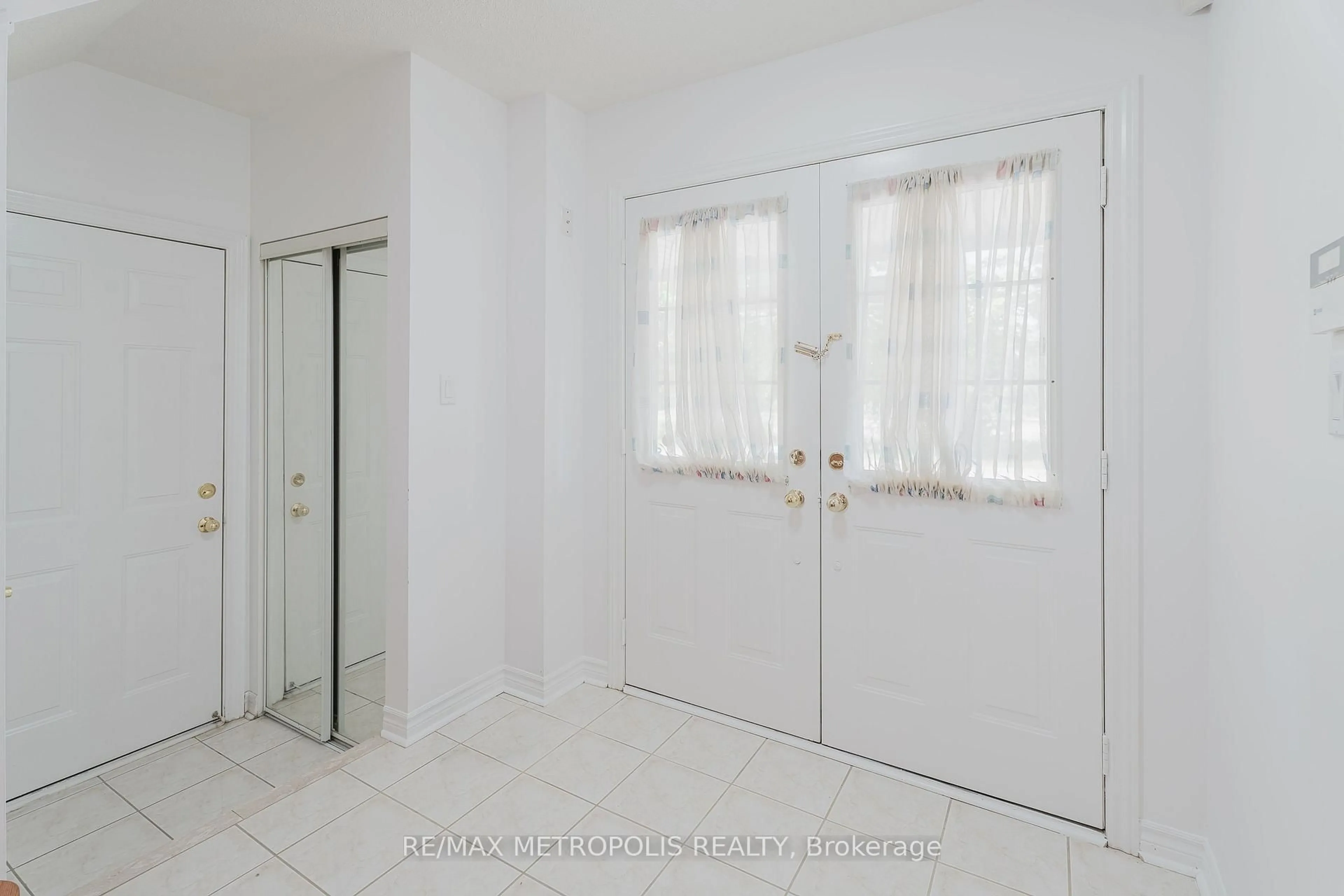 A pic of a room for 52 Gore Valley Tr, Brampton Ontario L6P 2G9