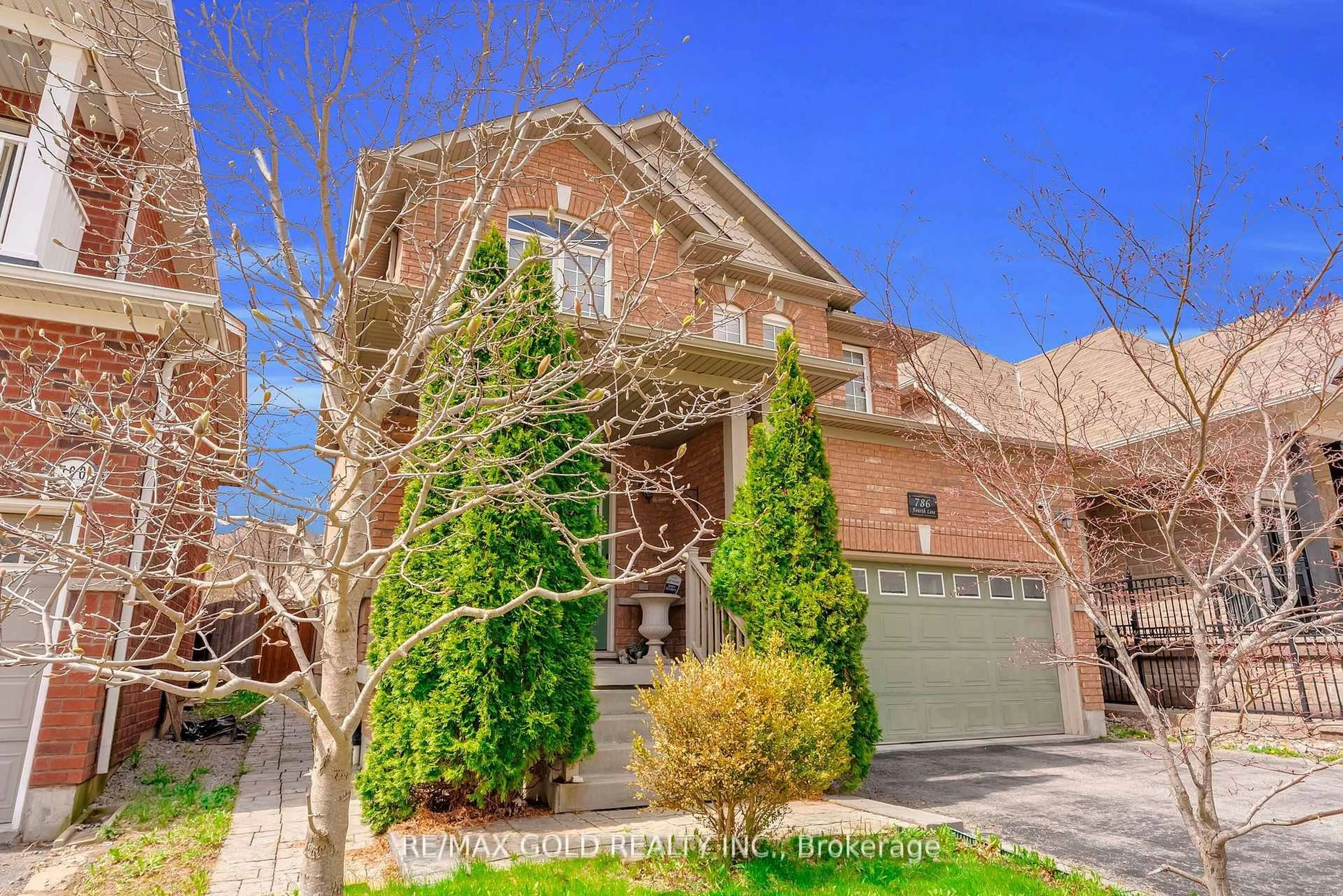 Home with brick exterior material, street for 786 Fourth Line, Milton Ontario L9T 7E4