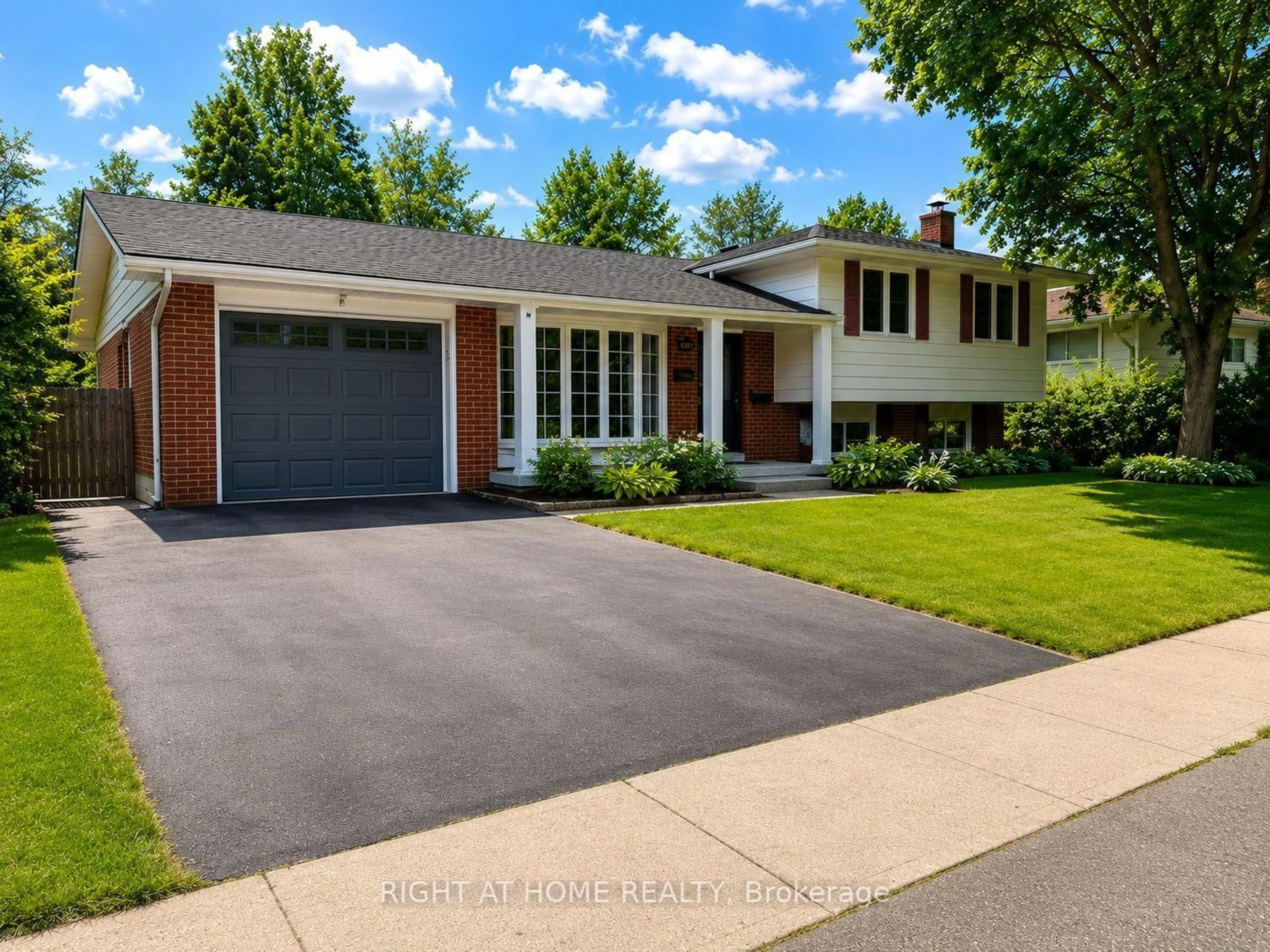 Home with brick exterior material, street for 4440 Cosburn Cres, Burlington Ontario L7L 1S5
