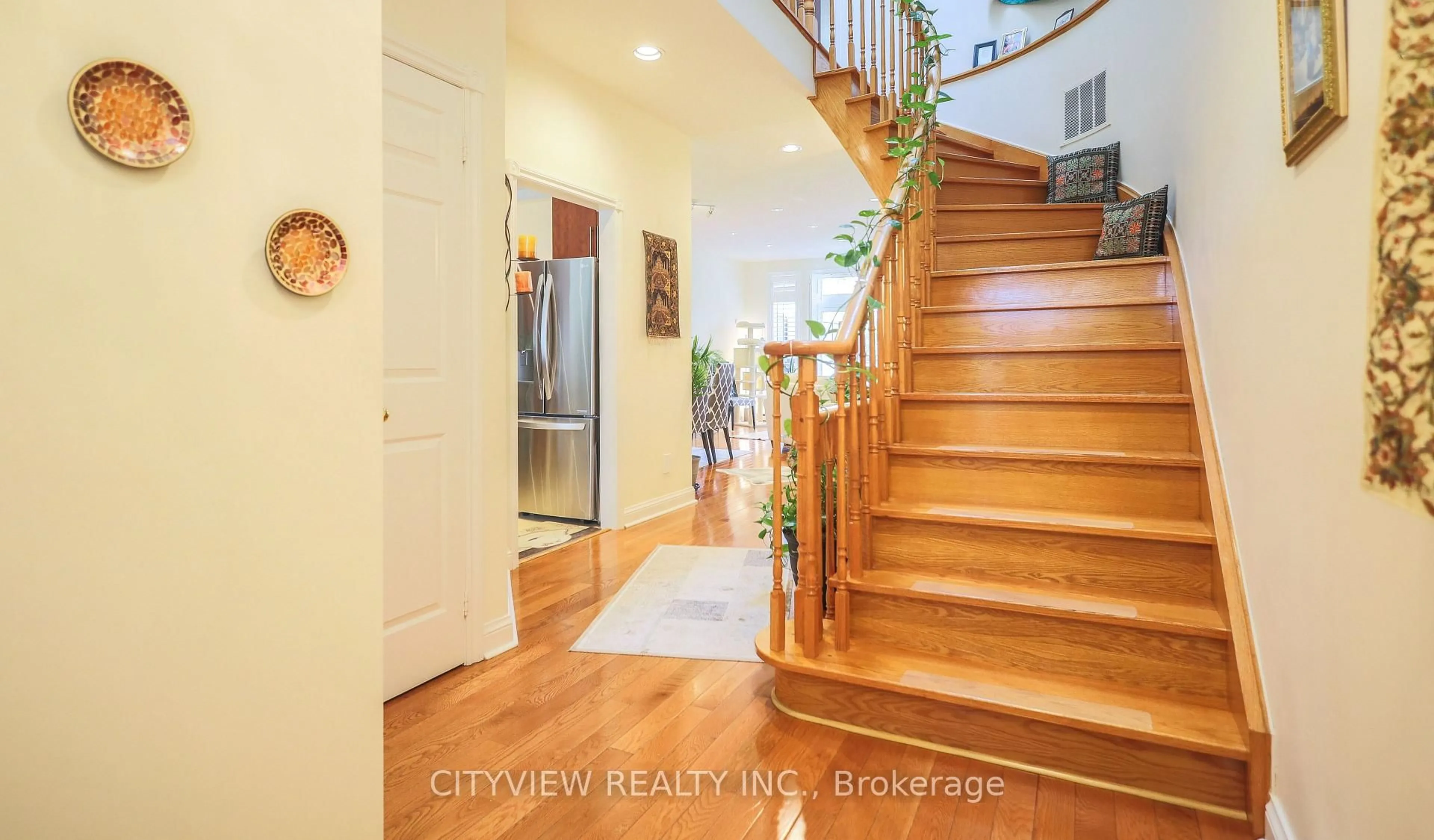 Indoor entryway for 3593 Kariya Dr, Mississauga Ontario L5B 3J2