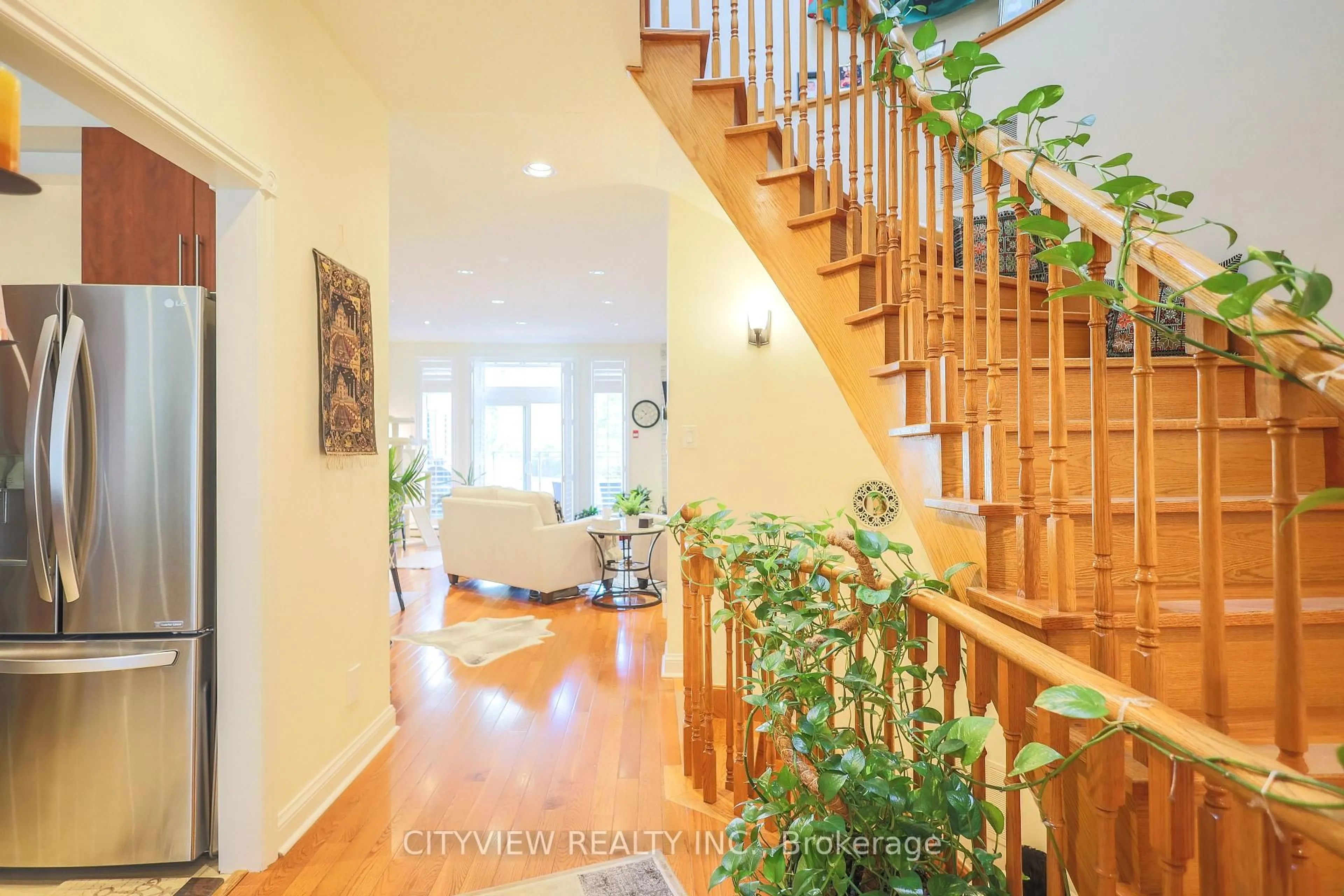Indoor entryway for 3593 Kariya Dr, Mississauga Ontario L5B 3J2