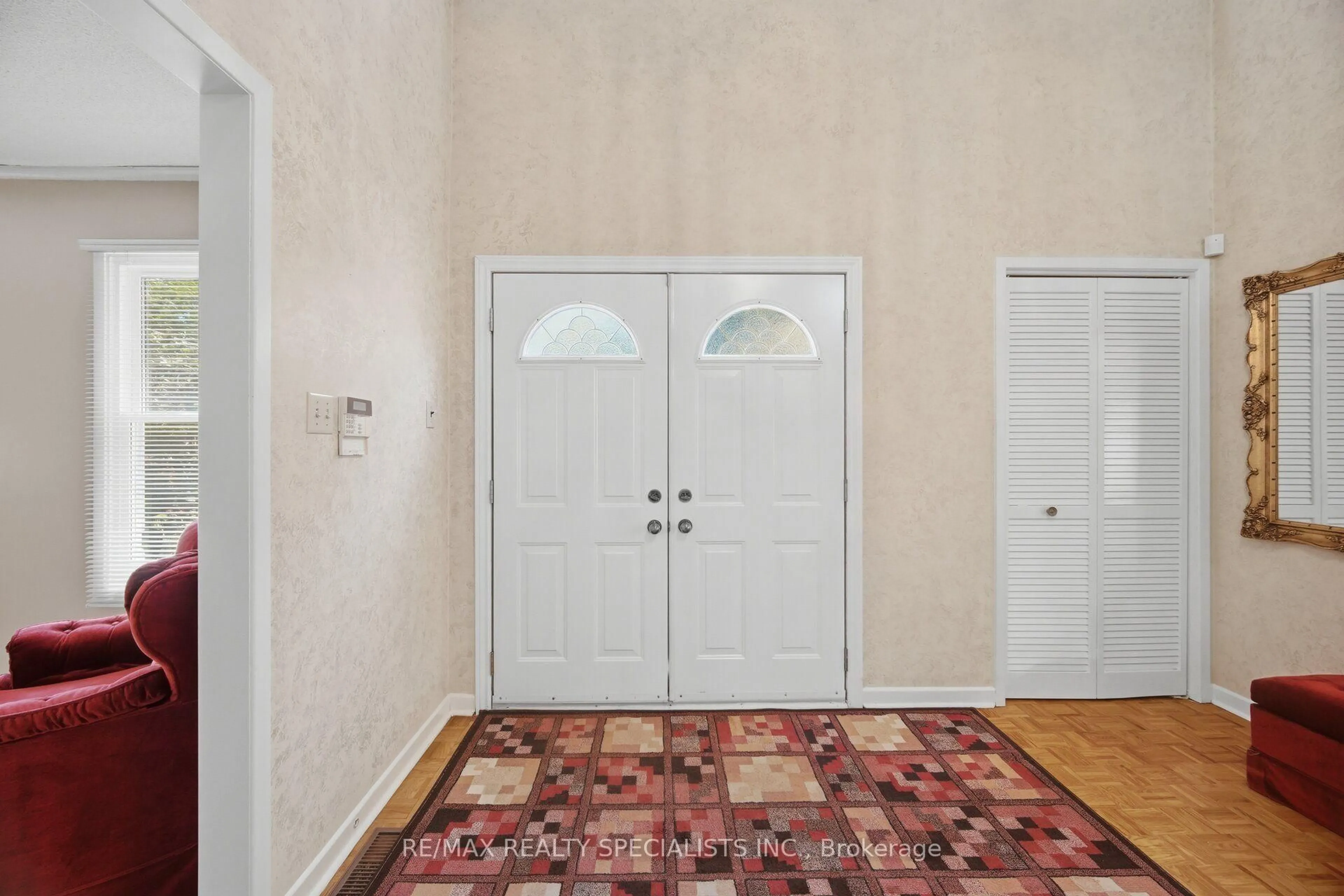 Indoor entryway for 18 Jill Cres, Brampton Ontario L6S 3J2