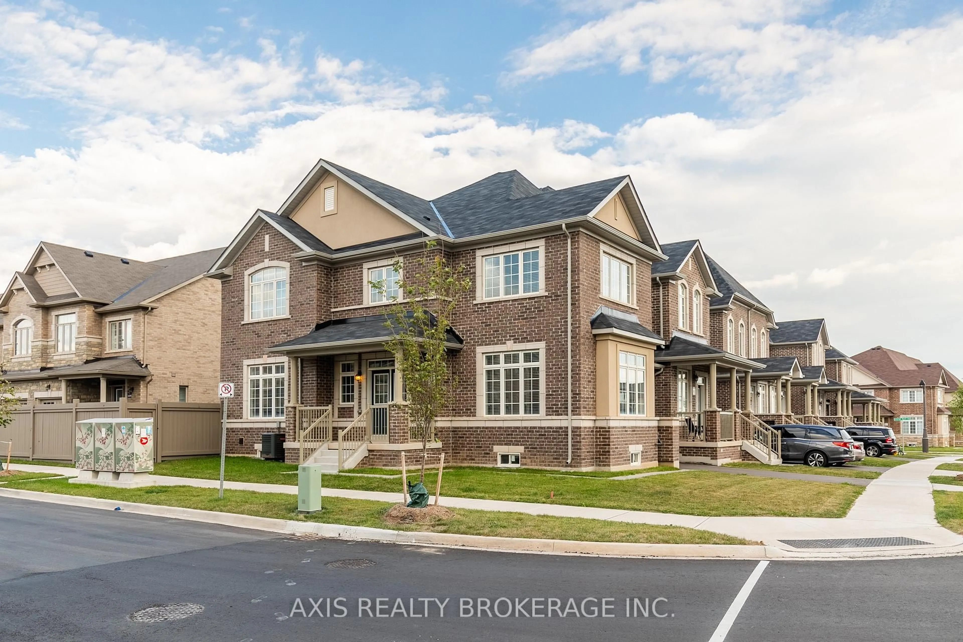 Home with brick exterior material, street for 388 Grindstone Tr, Oakville Ontario L6H 0S1