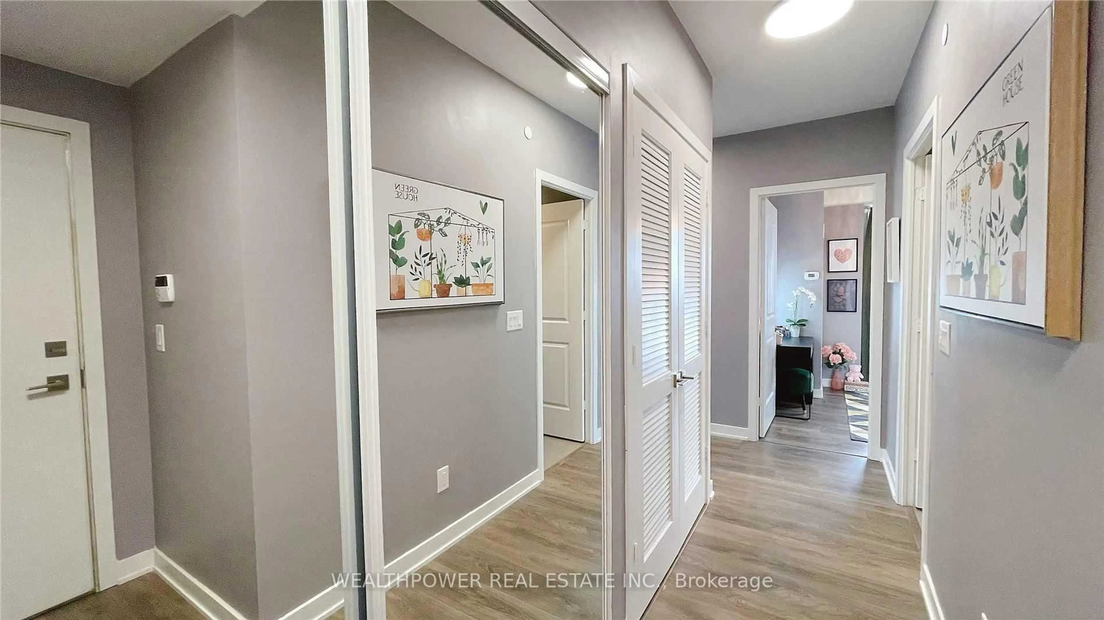 Indoor entryway for 4633 Glen Erin Dr #1708, Mississauga Ontario L5M 0Y6