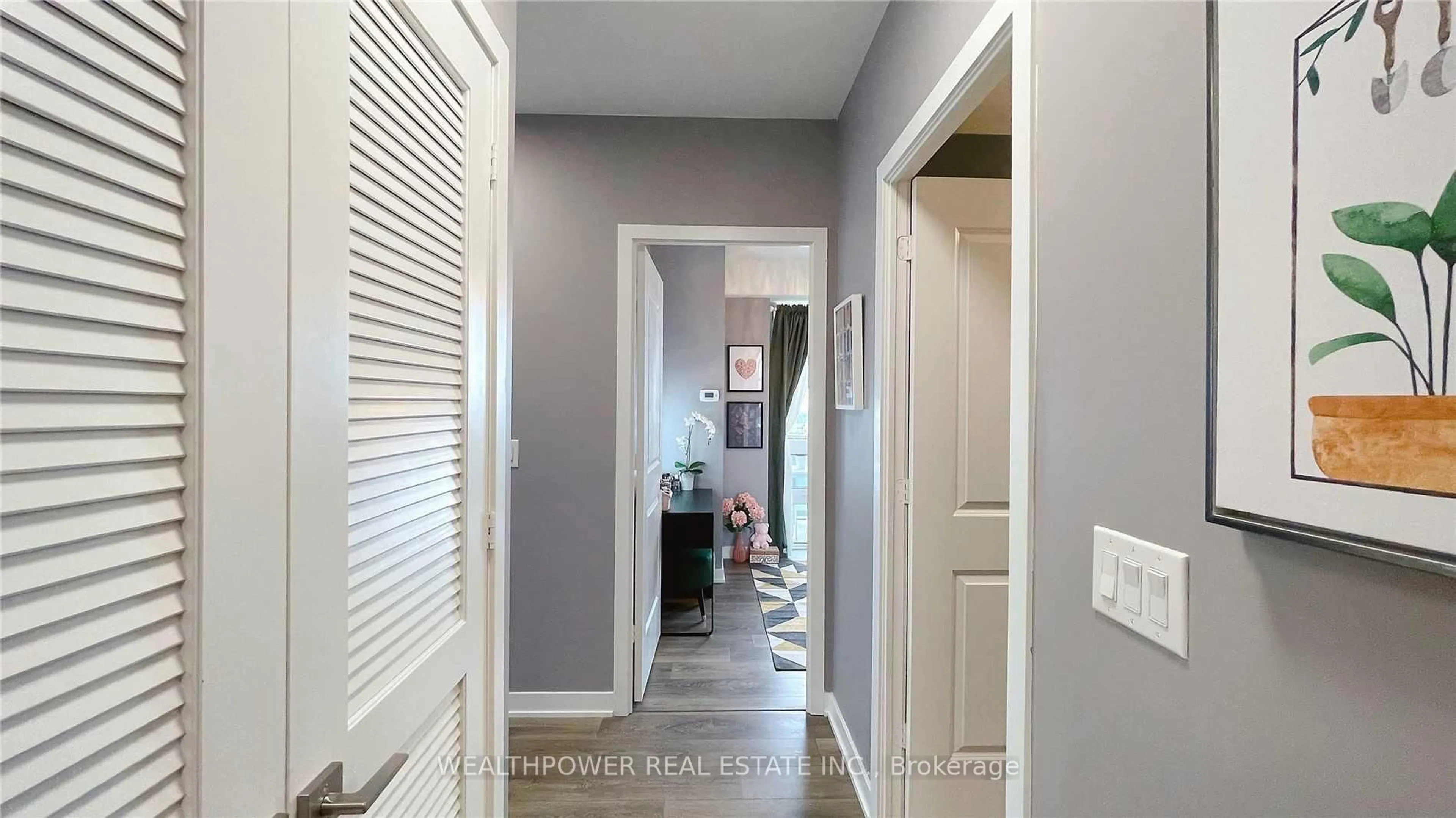 Indoor entryway for 4633 Glen Erin Dr #1708, Mississauga Ontario L5M 0Y6