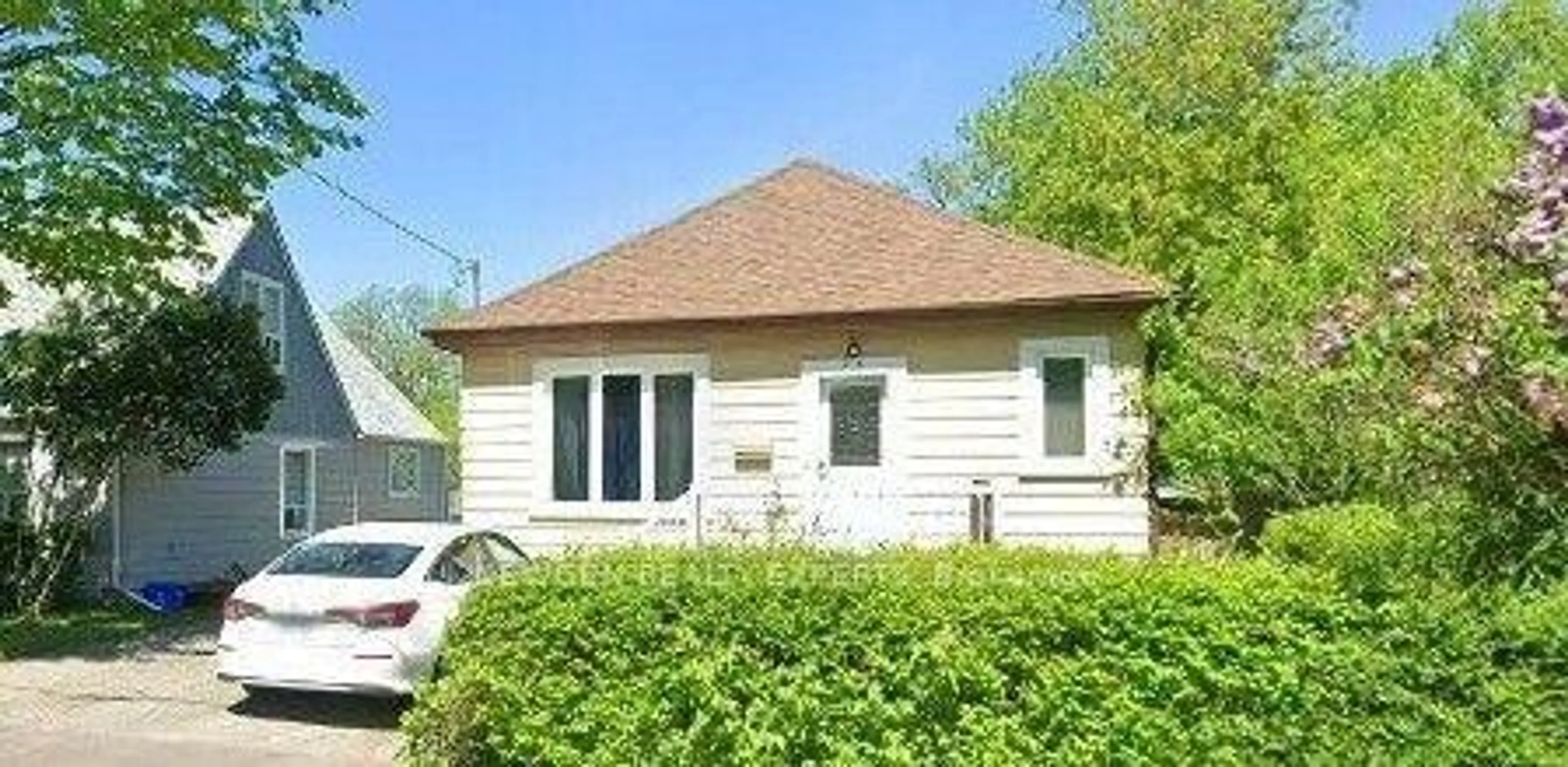 Home with vinyl exterior material, street for 26 Jessie St, Brampton Ontario L6Y 1L6