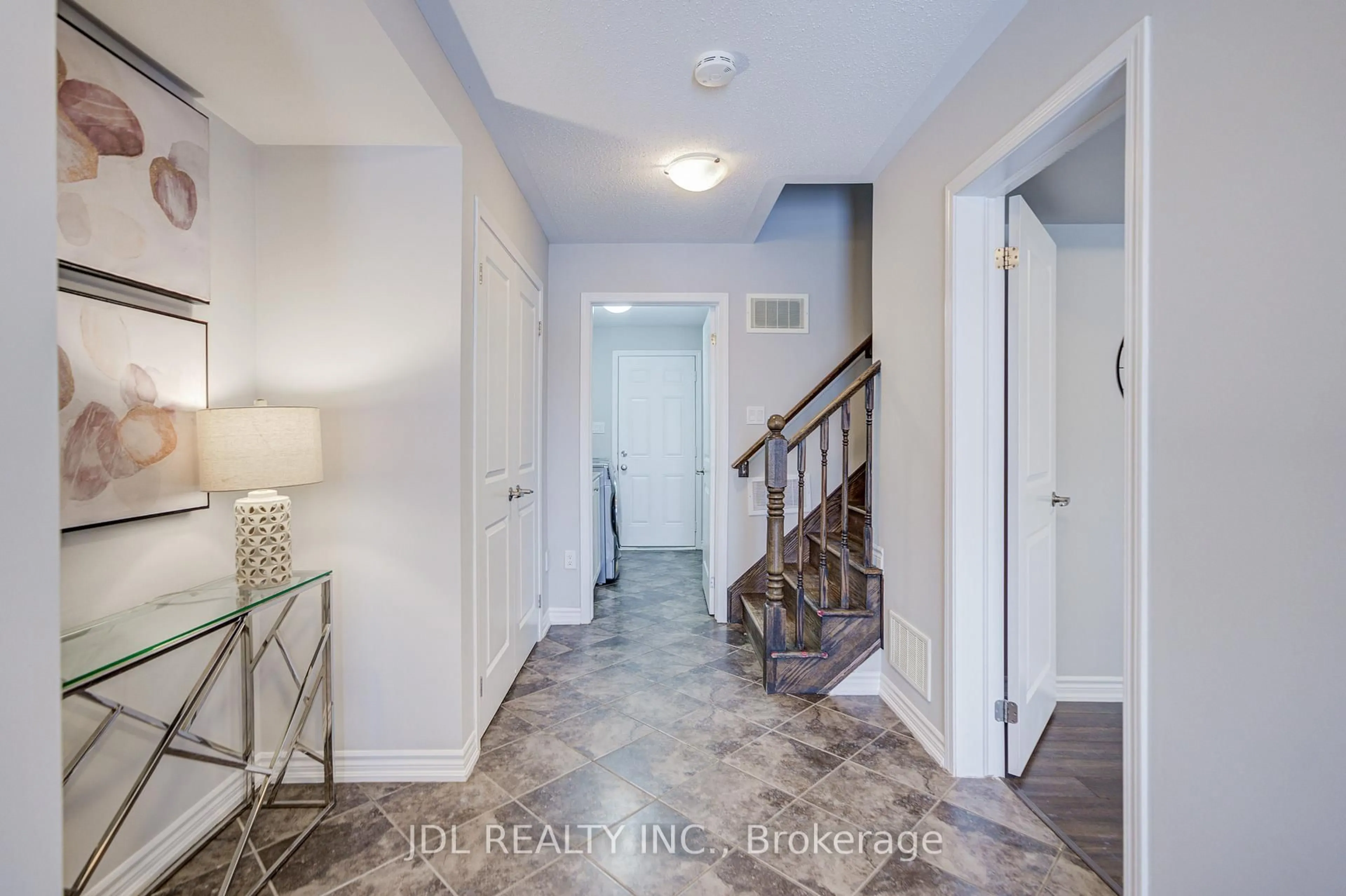 Indoor entryway for 3002 Preserve Drive, Unit 25 Dr, Oakville Ontario L6M 0V5