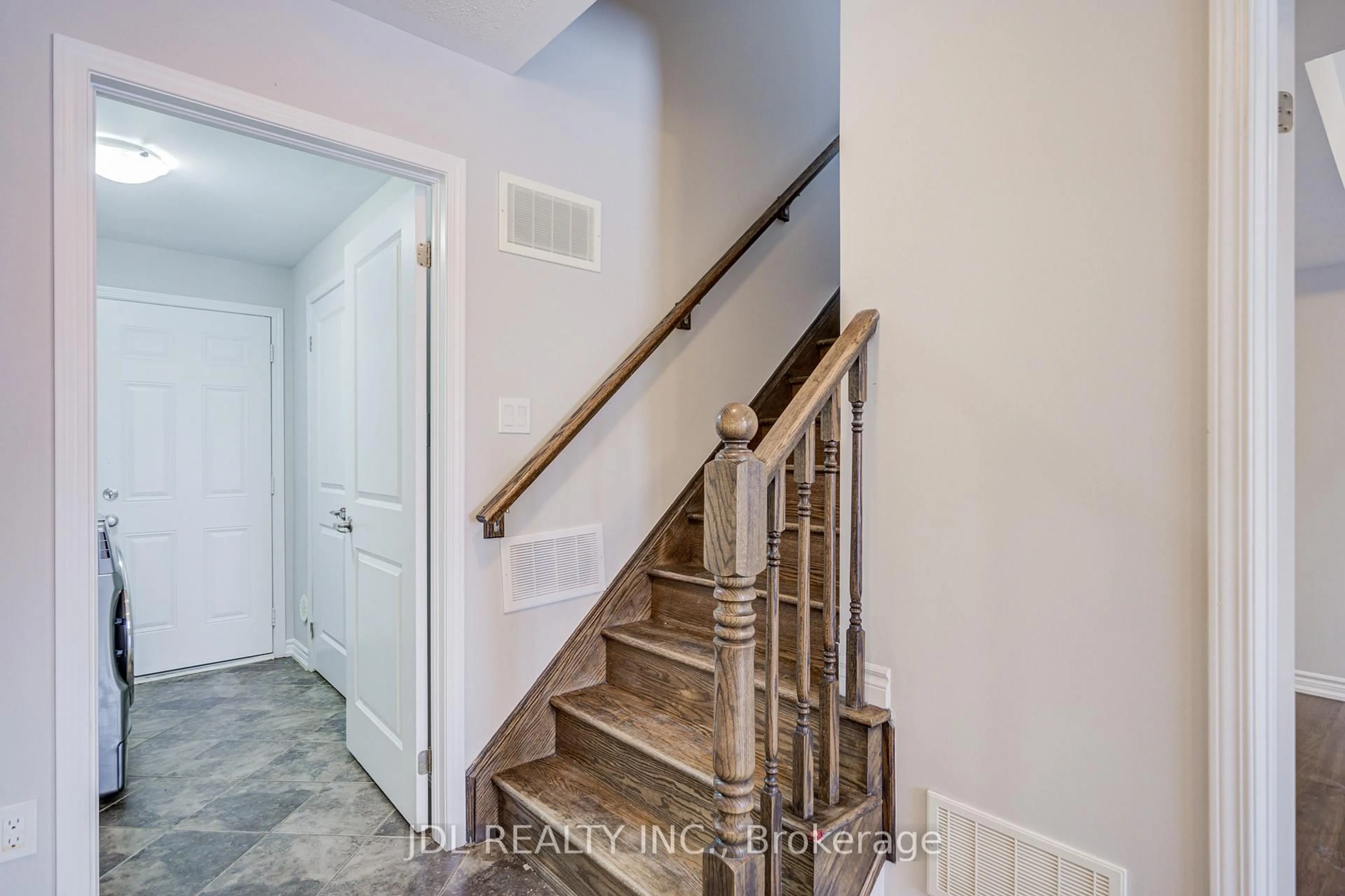Stairs for 3002 Preserve Drive, Unit 25 Dr, Oakville Ontario L6M 0V5