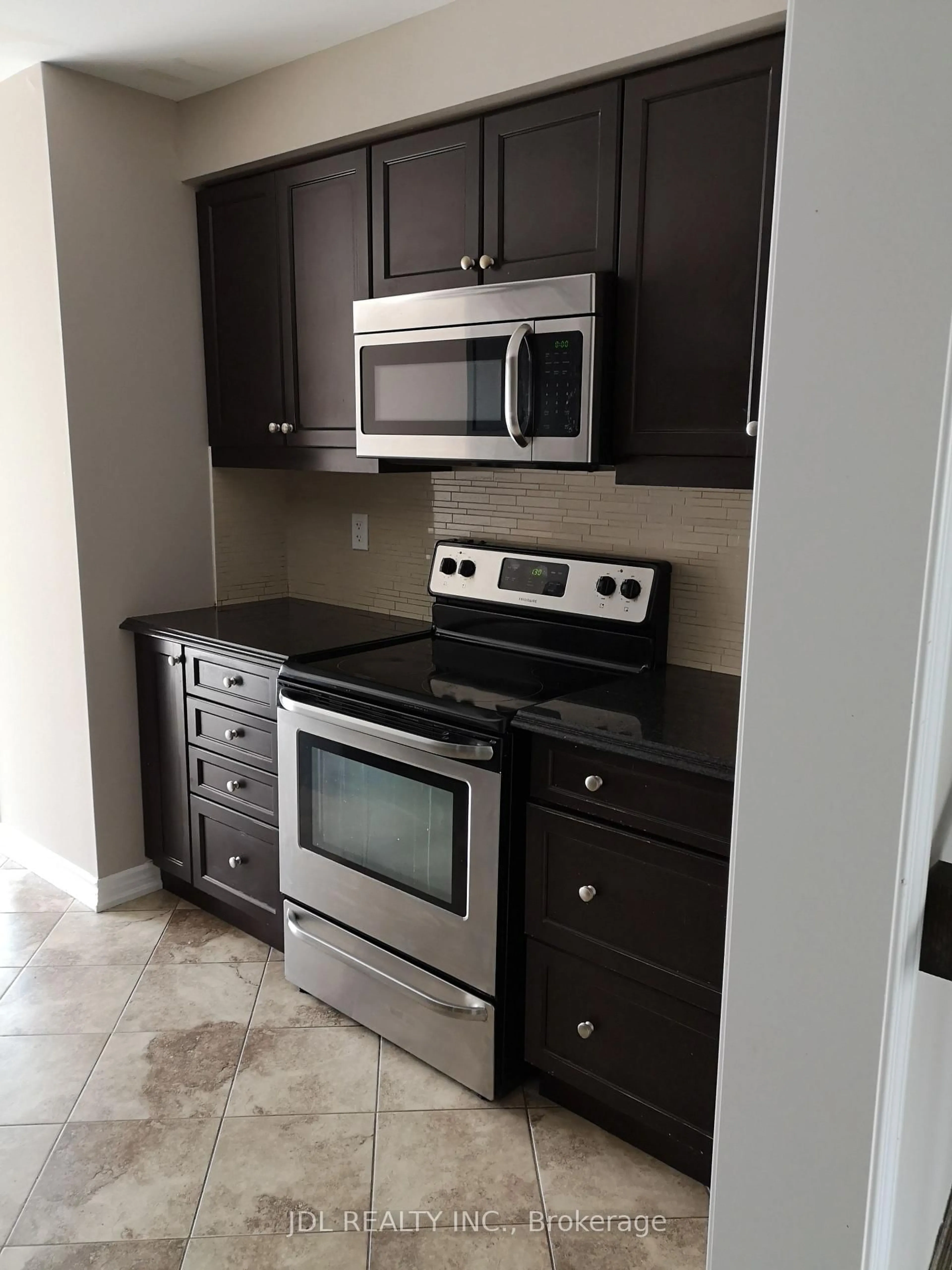 Standard kitchen, ceramic/tile floor for 290 Ellen Davidson Dr, Oakville Ontario L6M 0V5