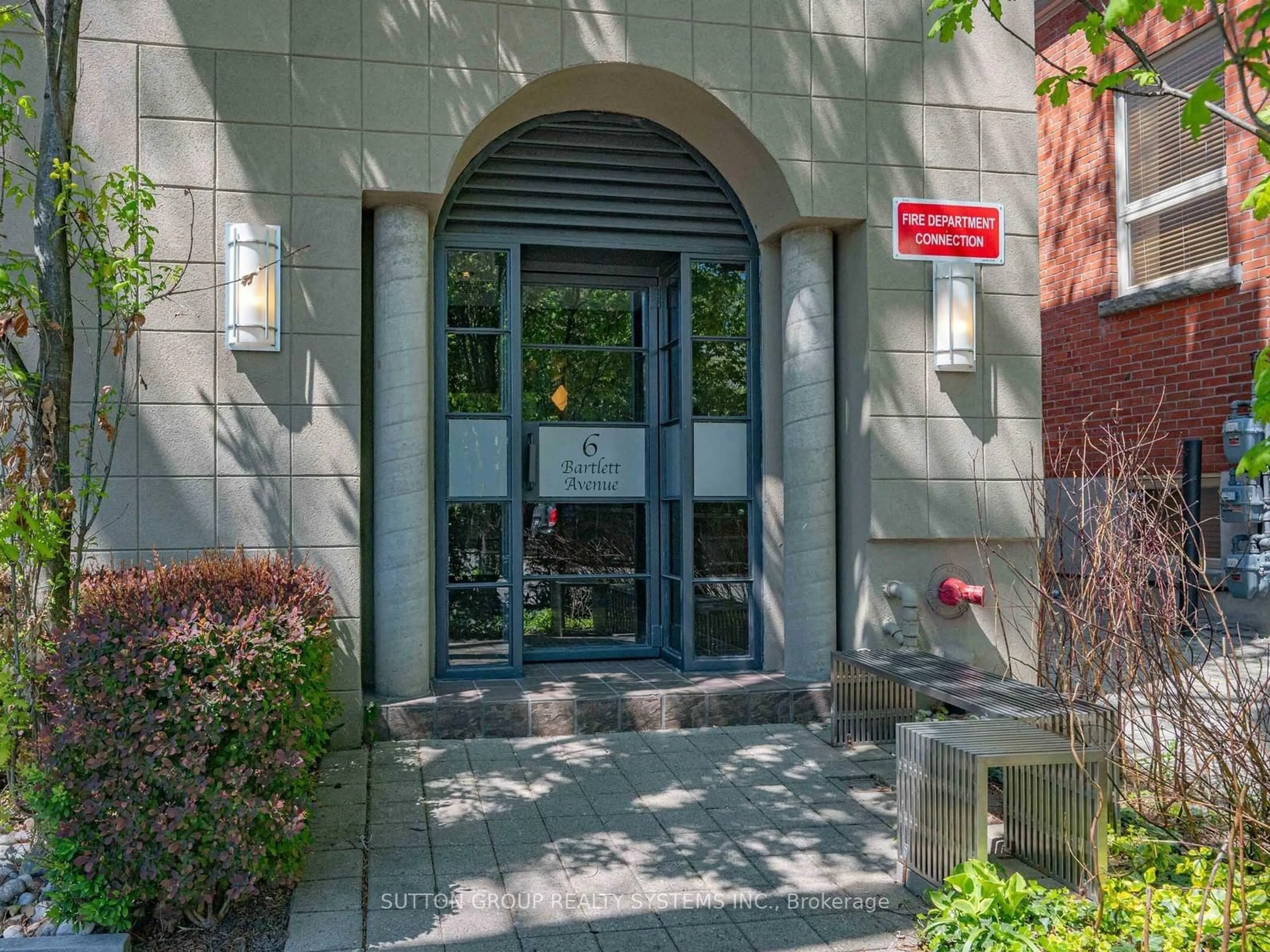 Indoor foyer for 6 Bartlett Ave #5, Toronto Ontario M6H 3E7
