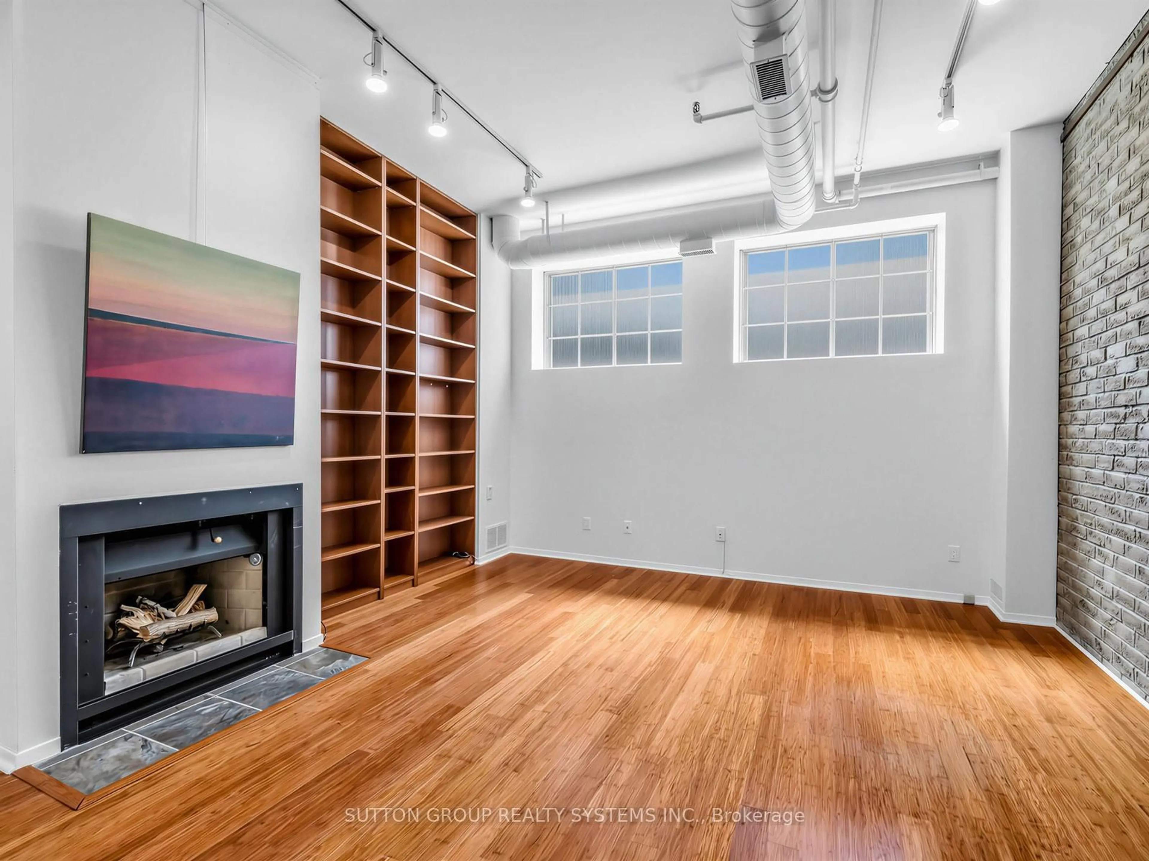 A pic of a room for 6 Bartlett Ave #5, Toronto Ontario M6H 3E7