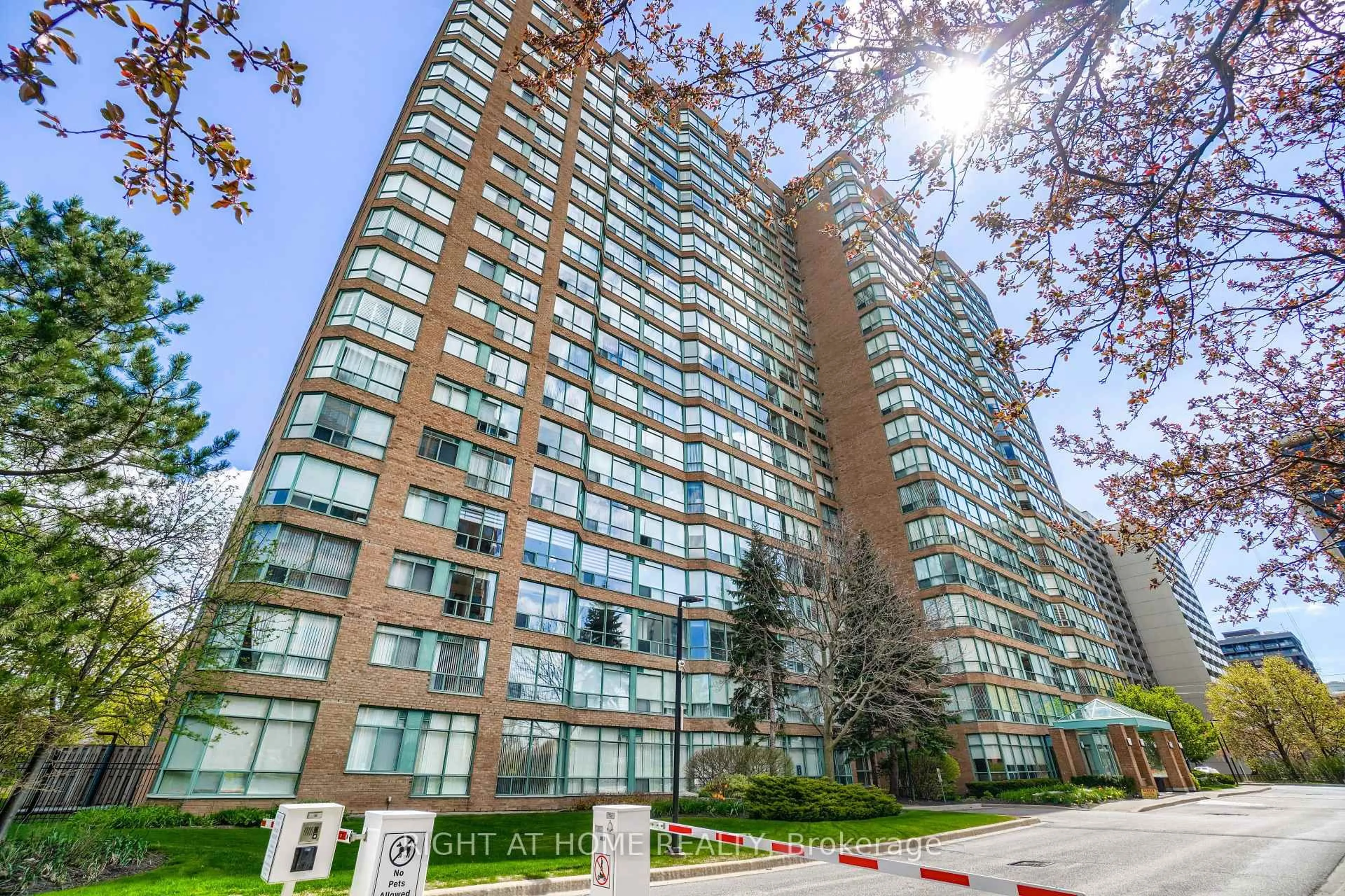 Patio, unknown for 1276 Maple Crossing Blvd #1711, Burlington Ontario L7S 2J9