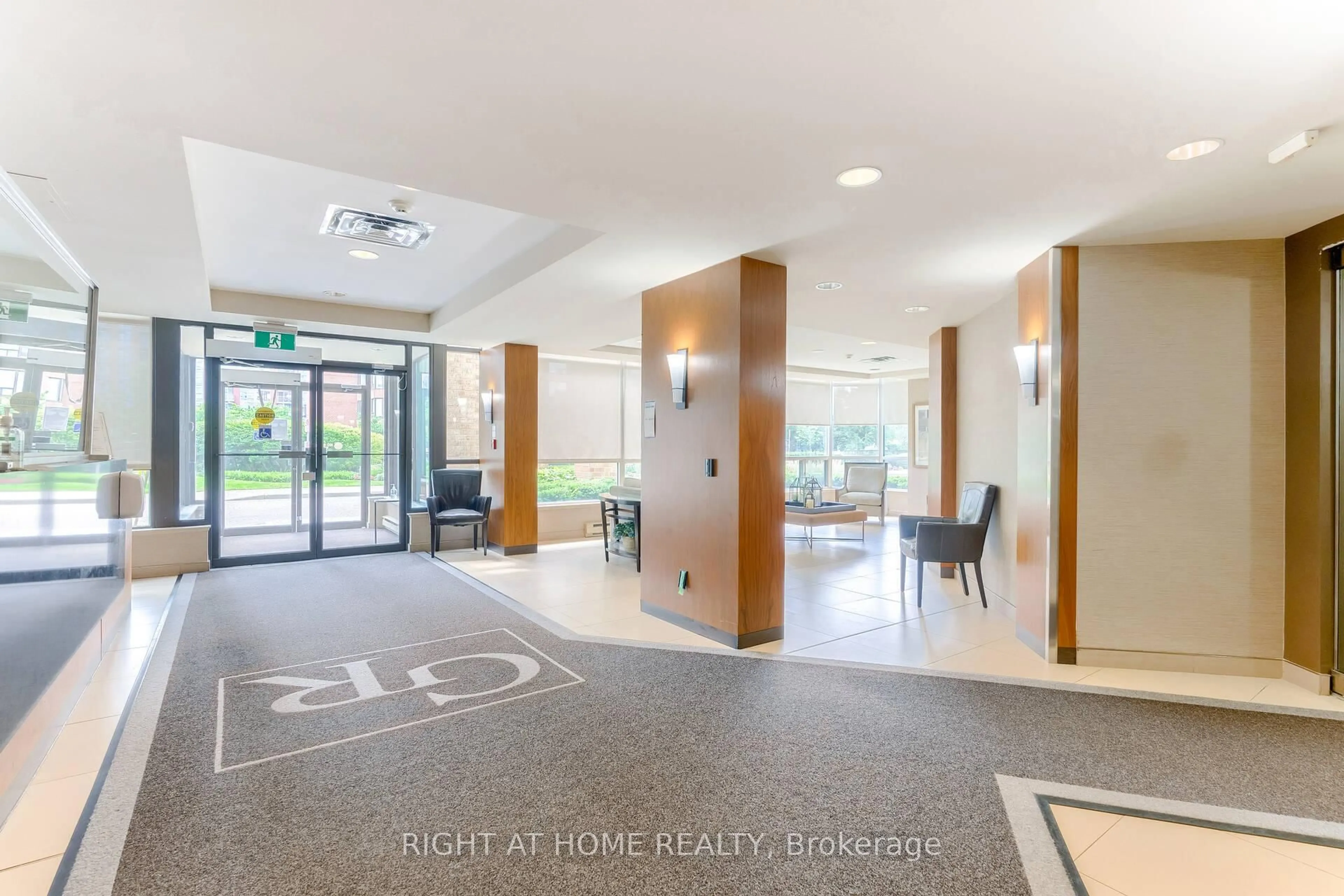 Indoor foyer for 1276 Maple Crossing Blvd #1711, Burlington Ontario L7S 2J9