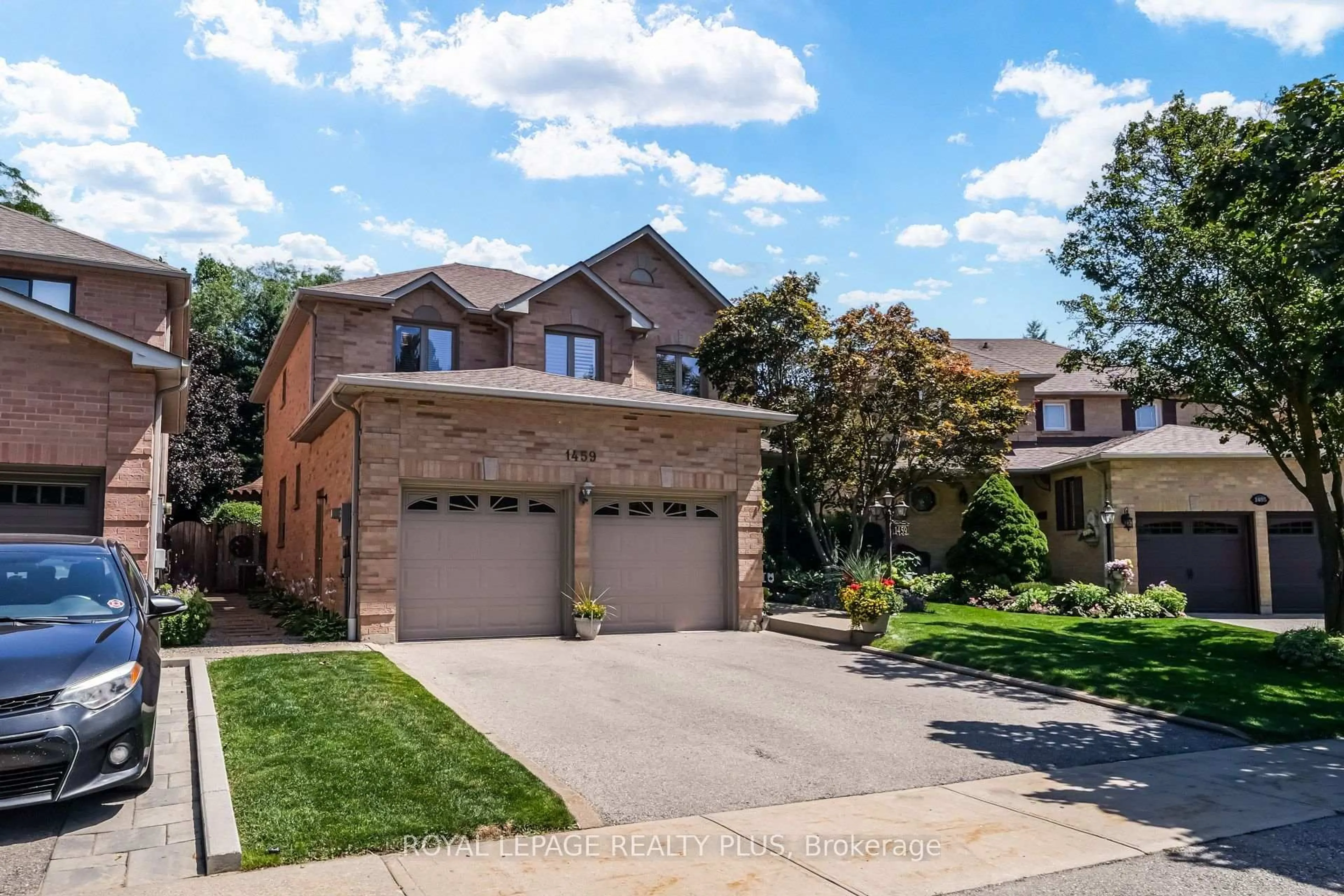 Home with brick exterior material, street for 1459 Ravensmoor Cres, Mississauga Ontario L5M 3L4