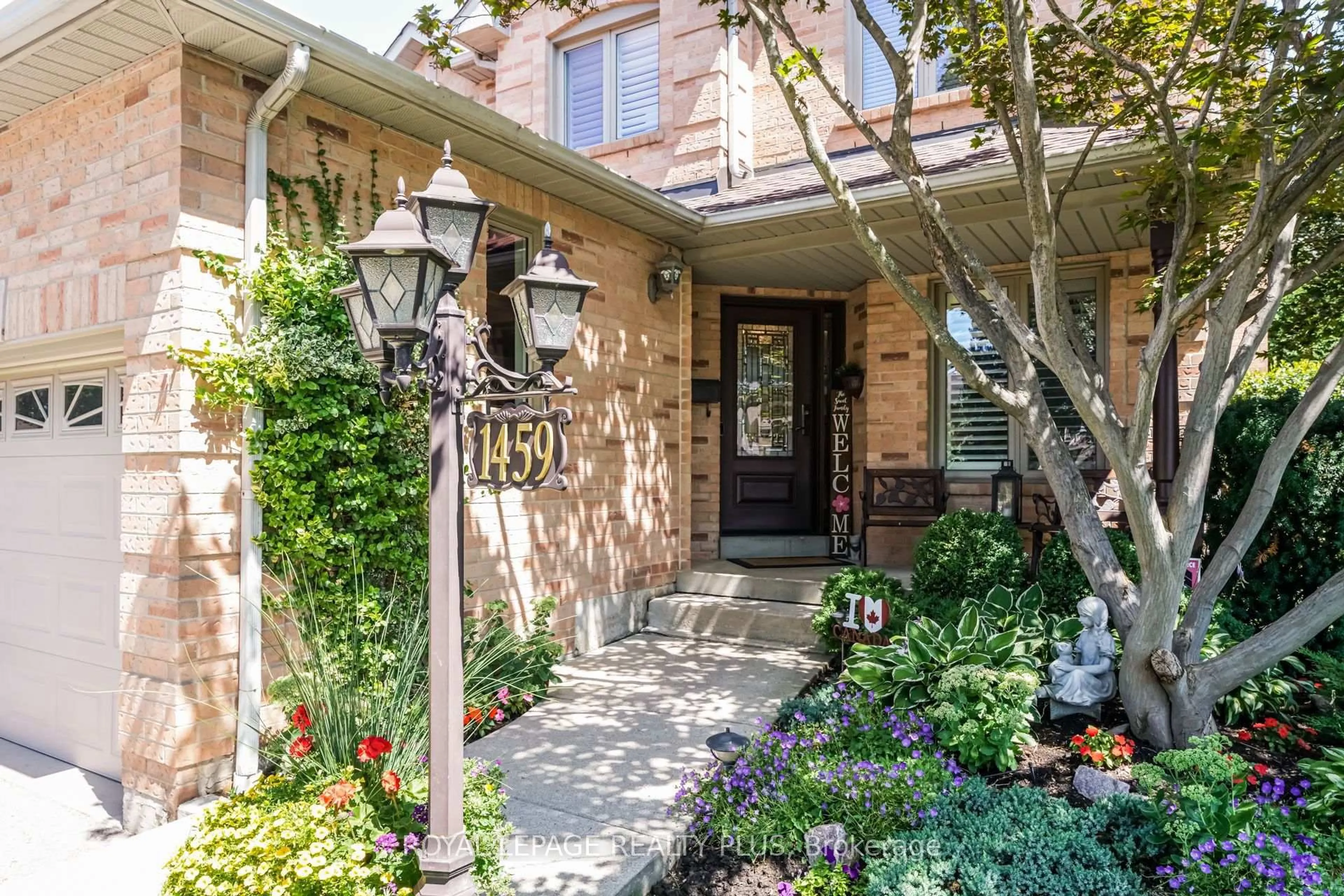 Indoor entryway for 1459 Ravensmoor Cres, Mississauga Ontario L5M 3L4