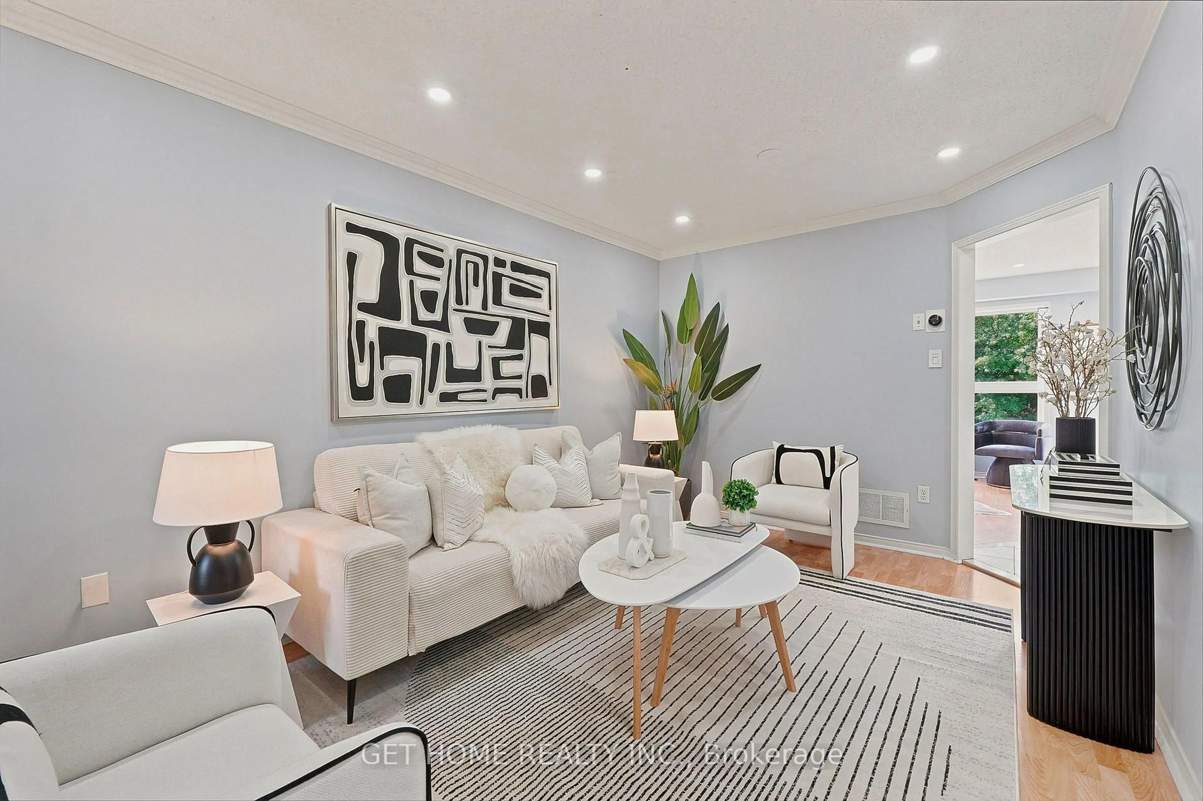 Living room with furniture, unknown for 50 Willow Park Dr, Brampton Ontario L6R 2N4