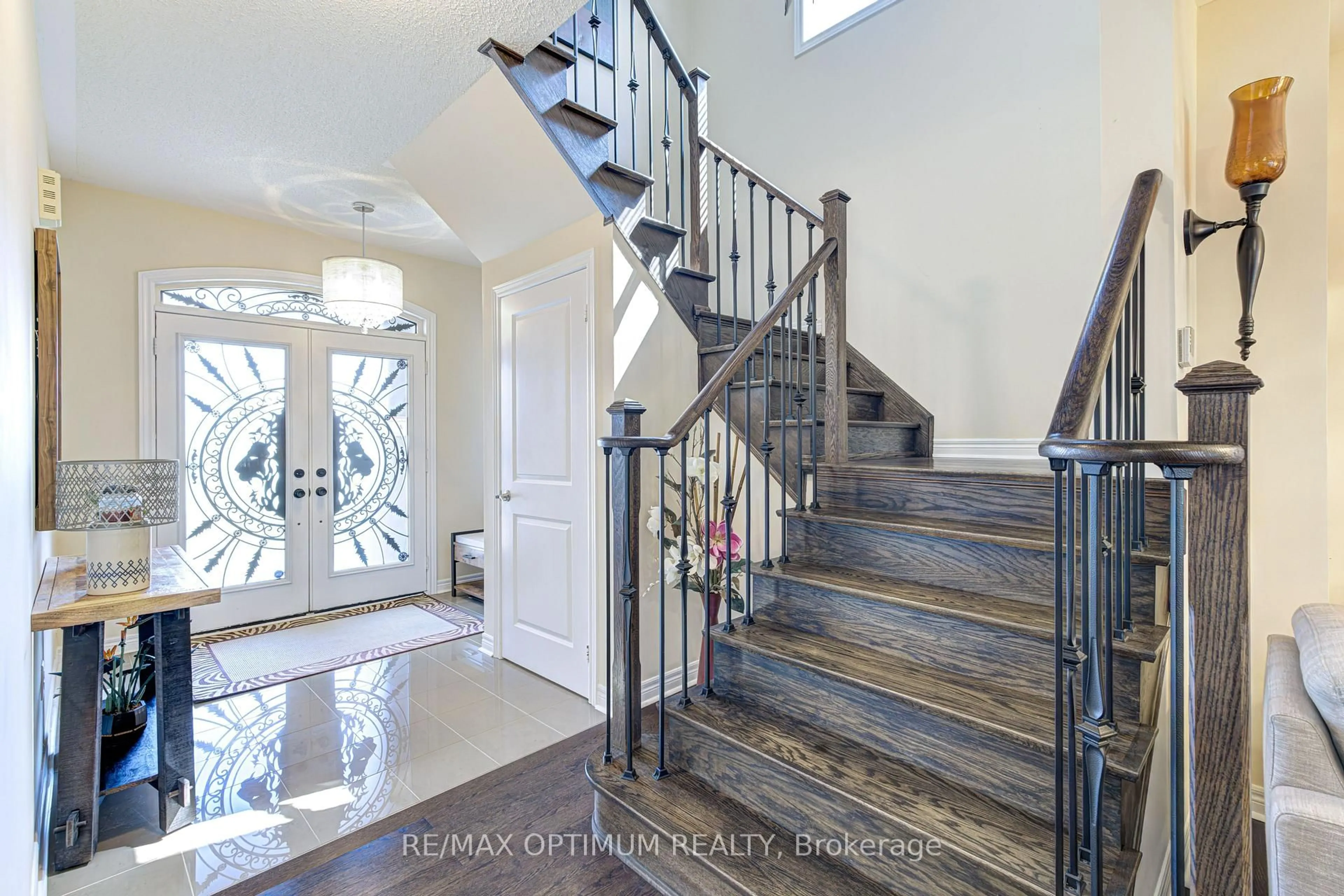 Indoor entryway for 274 Buick Blvd, Brampton Ontario L7A 4L8