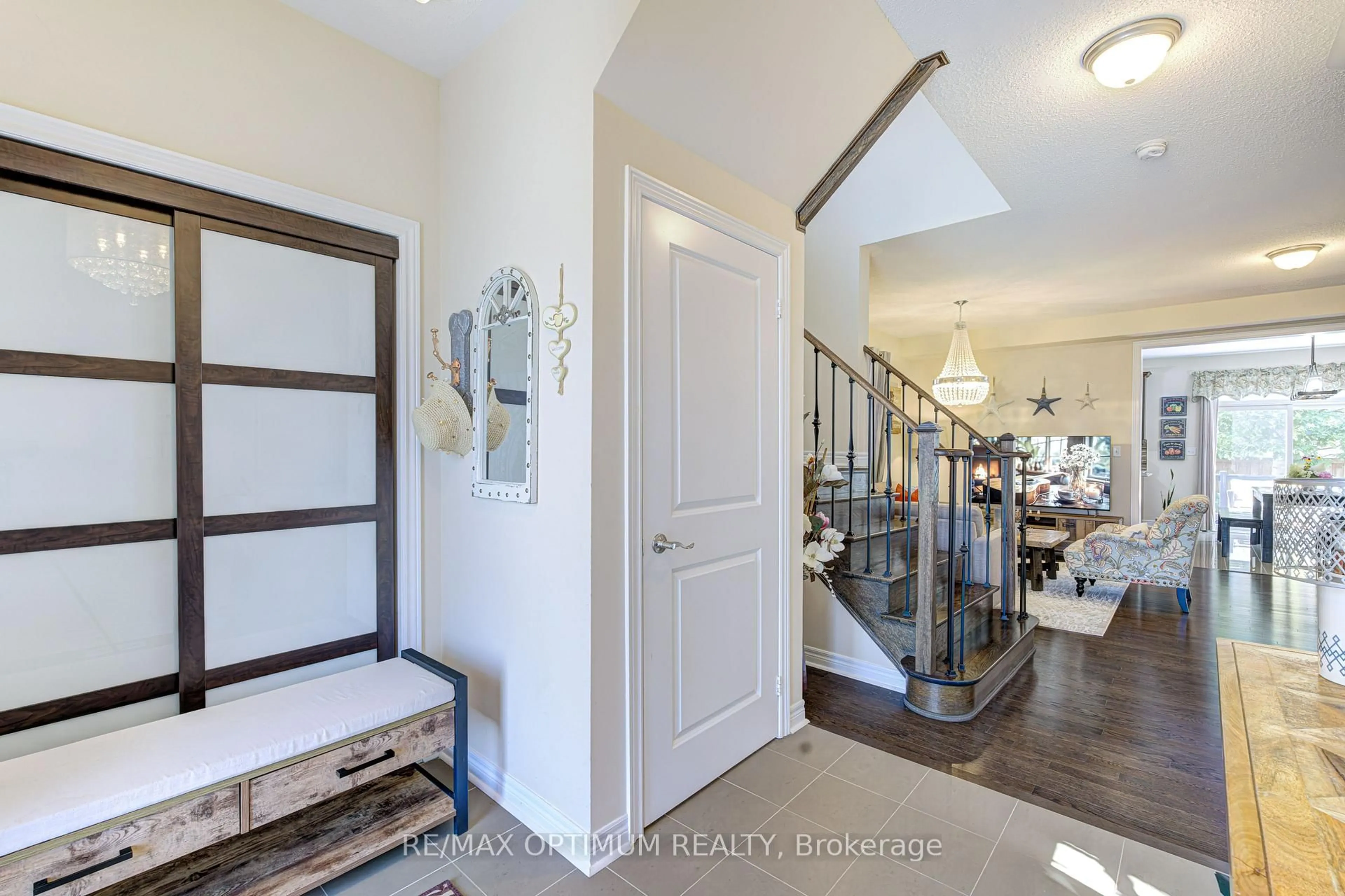Indoor entryway for 274 Buick Blvd, Brampton Ontario L7A 4L8