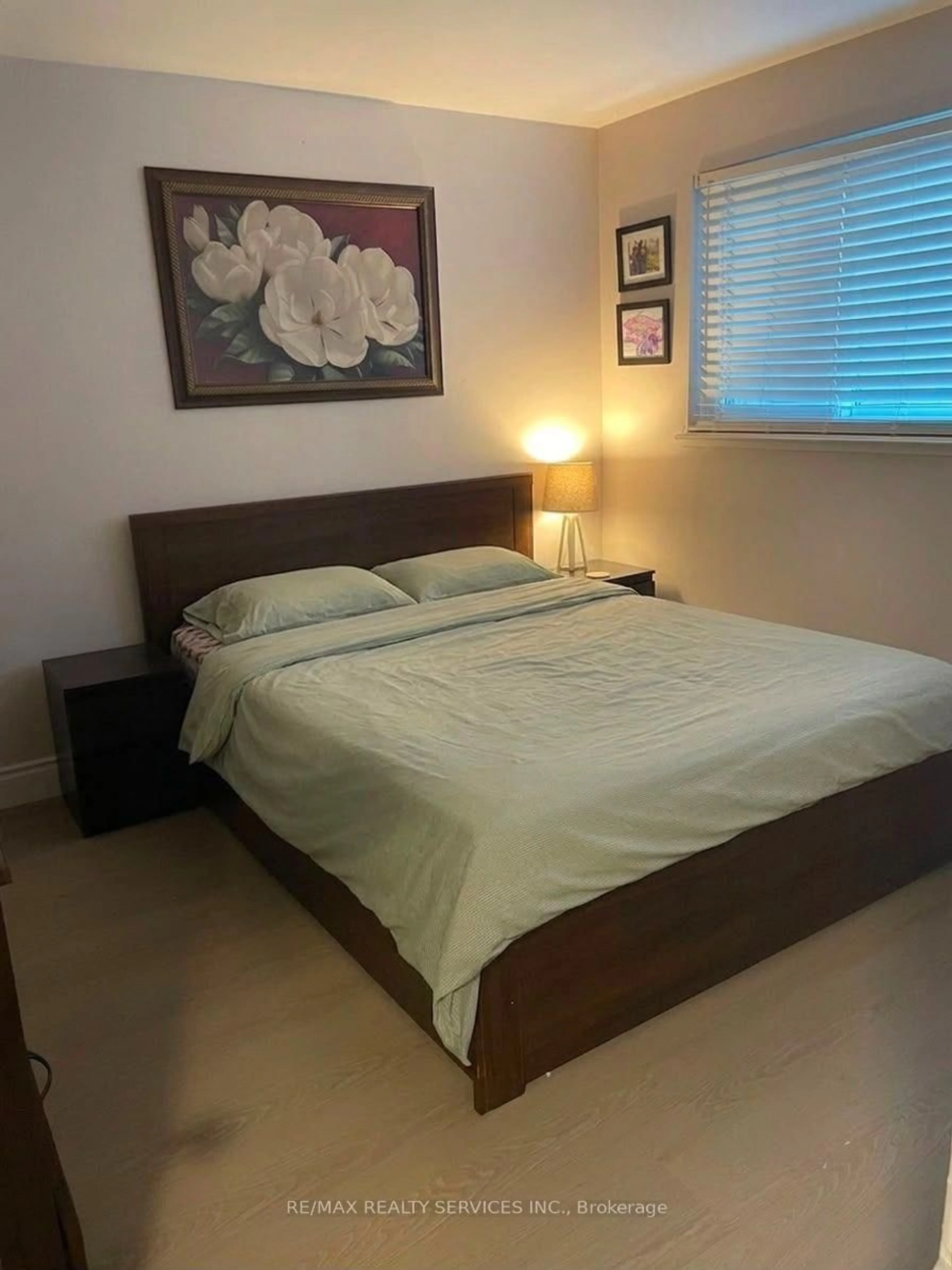 Bedroom with bed, unknown for 34 Watson Cres, Brampton Ontario L6W 1E7