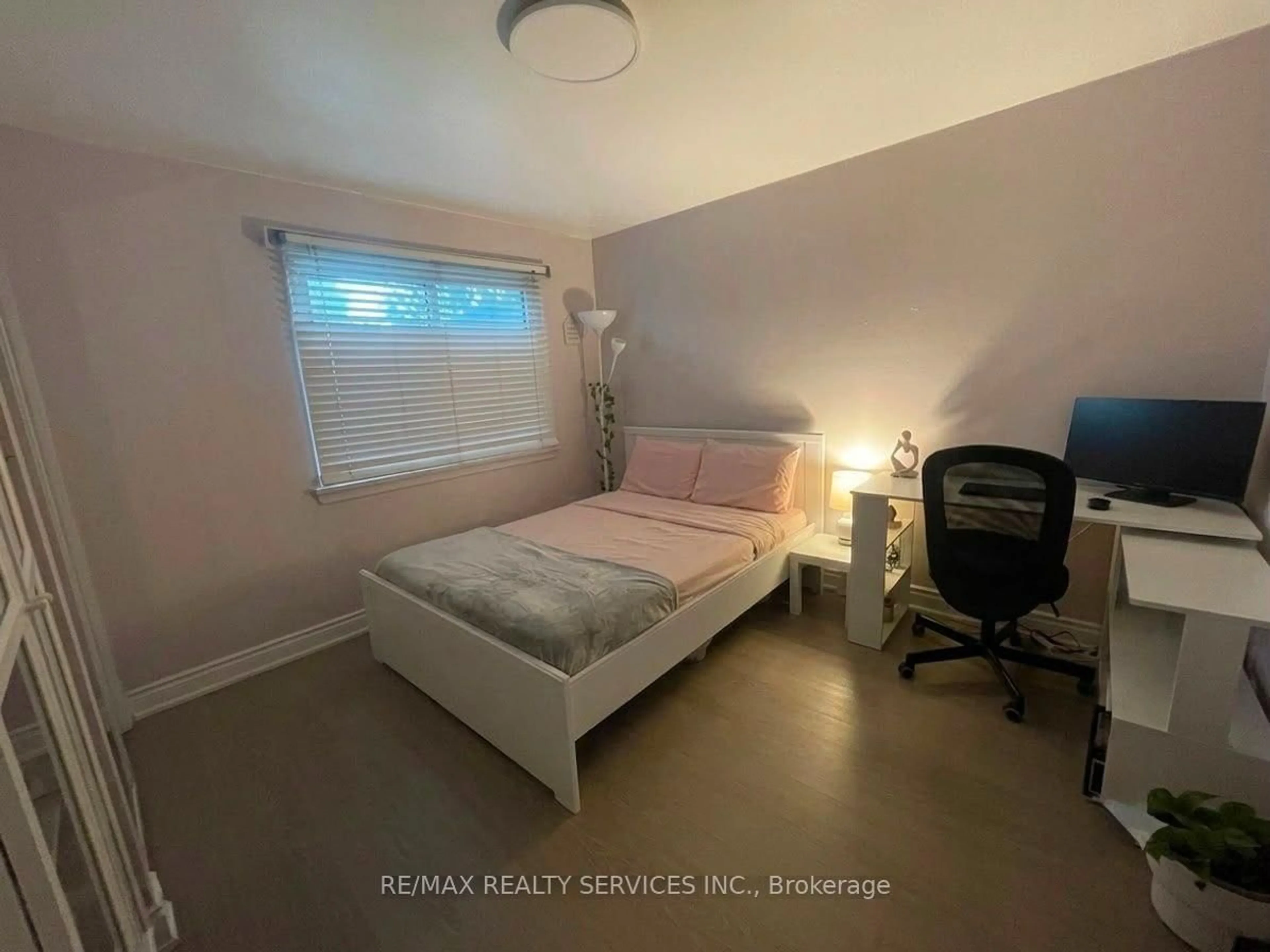 A pic of a room for 34 Watson Cres, Brampton Ontario L6W 1E7