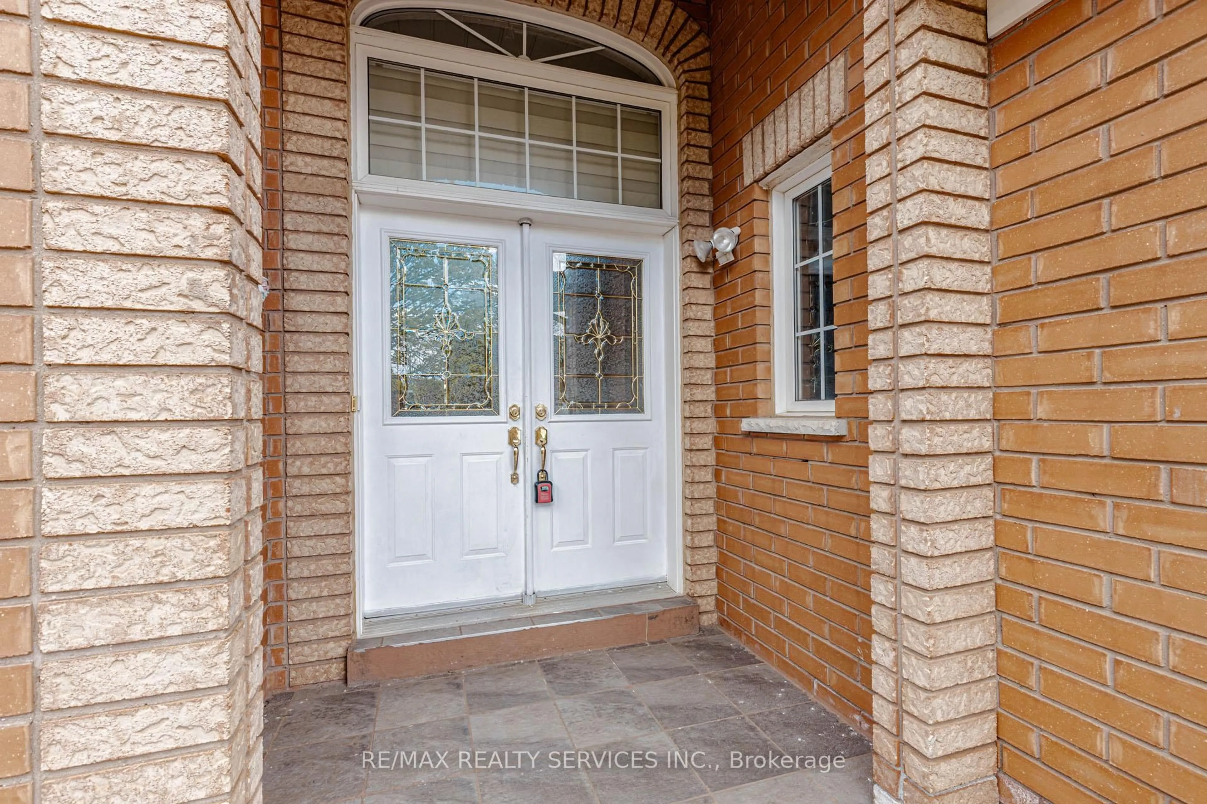 Indoor entryway for 3 Orchid Dr, Brampton Ontario L7A 1M4