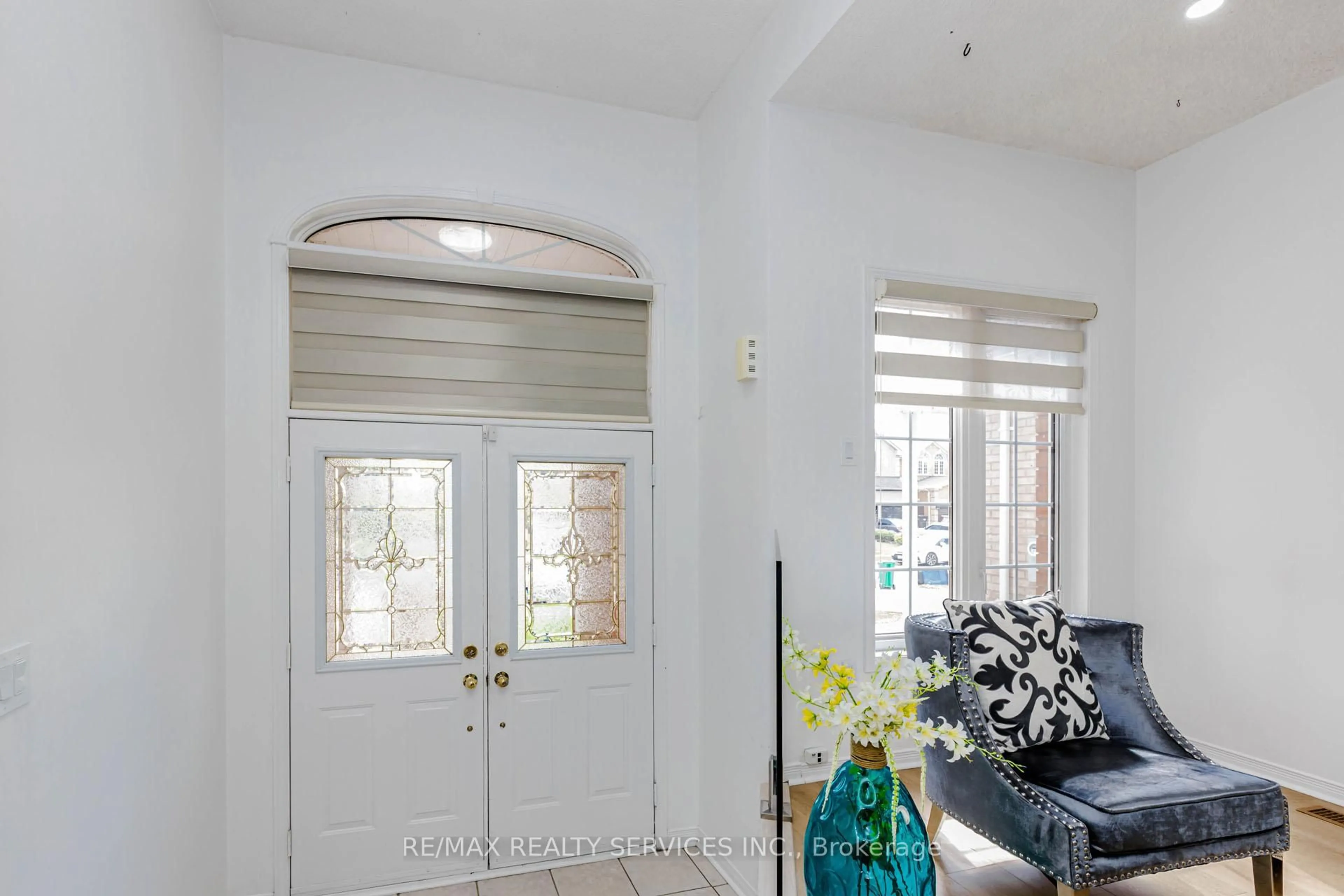 Indoor entryway for 3 Orchid Dr, Brampton Ontario L7A 1M4