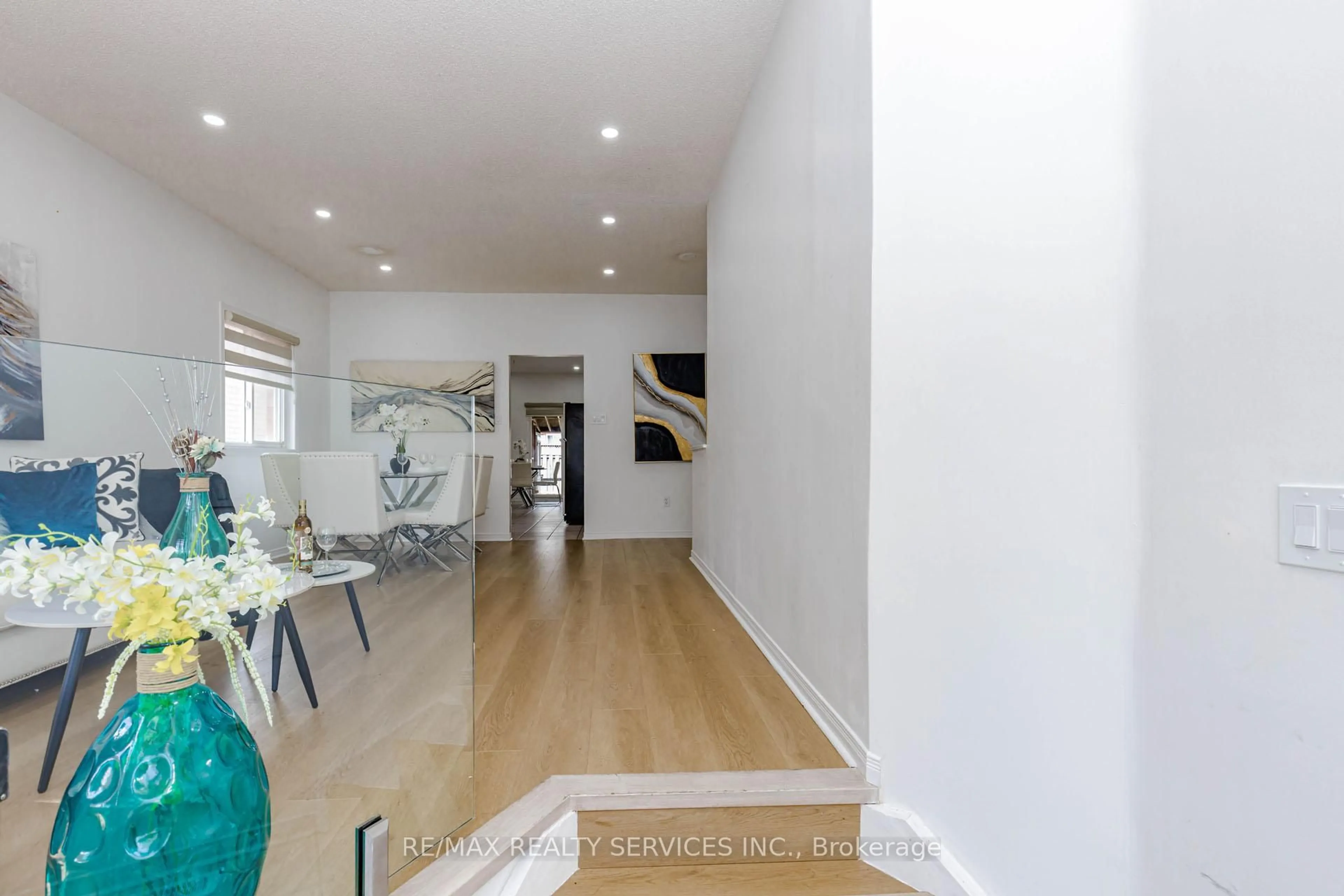 Indoor foyer for 3 Orchid Dr, Brampton Ontario L7A 1M4