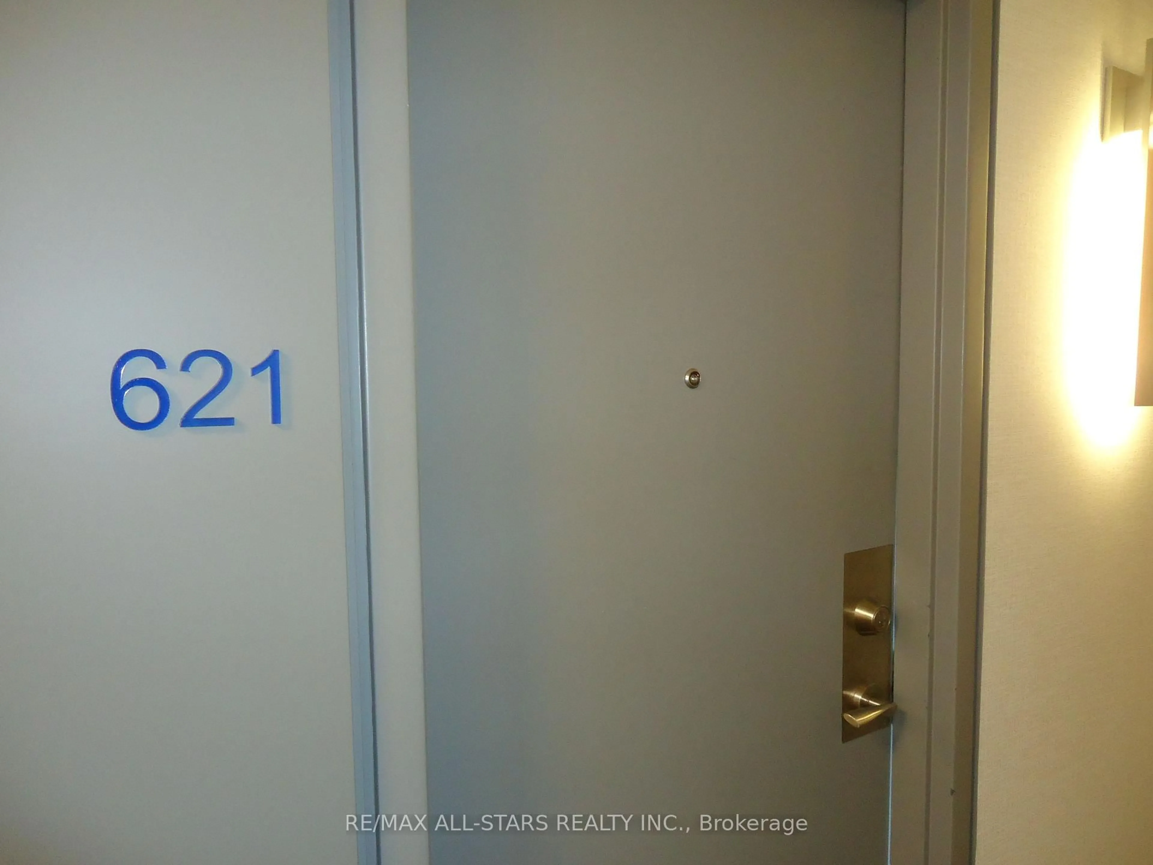 Unknown for 250 Manitoba St #621, Toronto Ontario M8Y 4G8