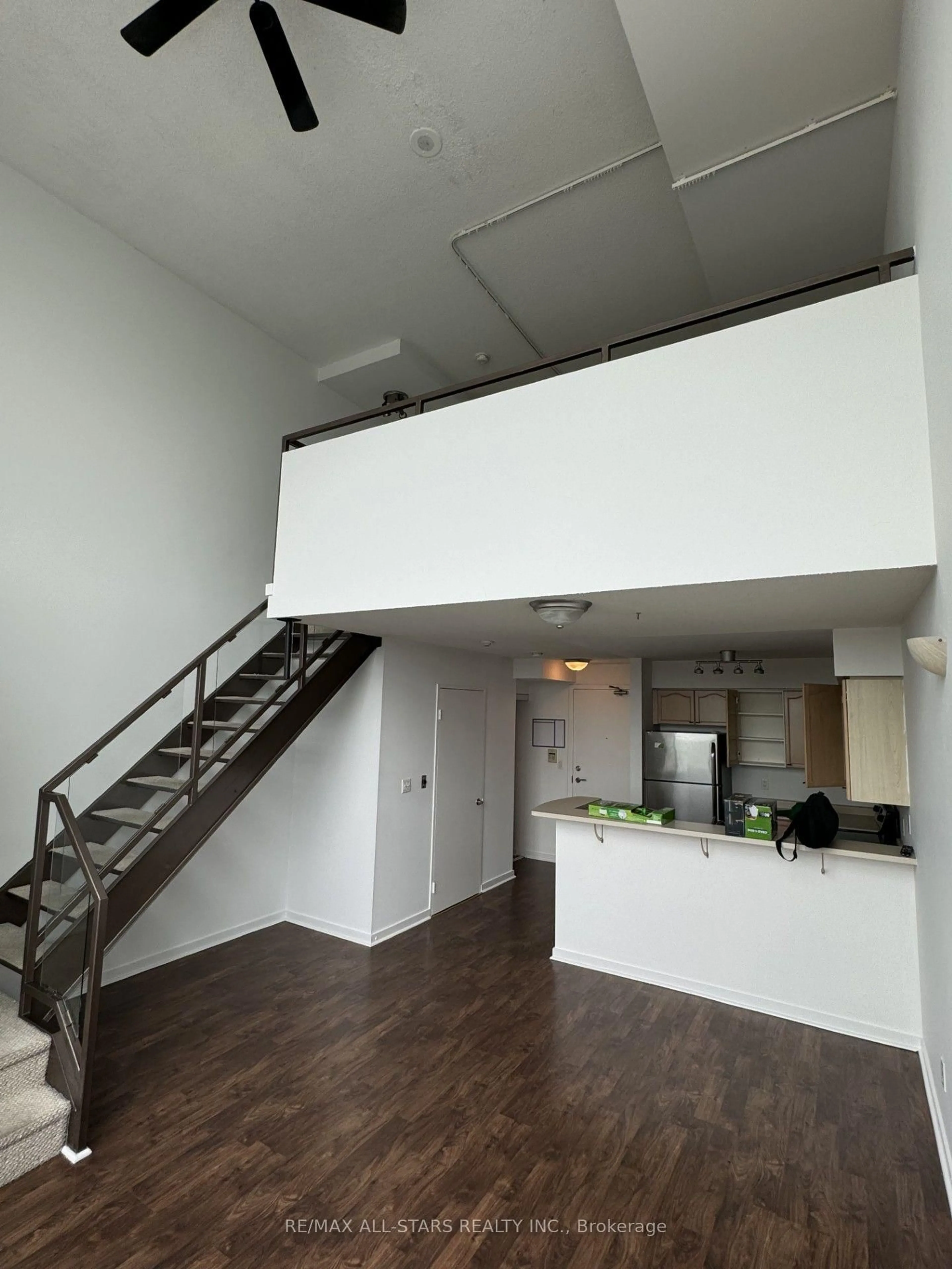 Unknown for 250 Manitoba St #621, Toronto Ontario M8Y 4G8