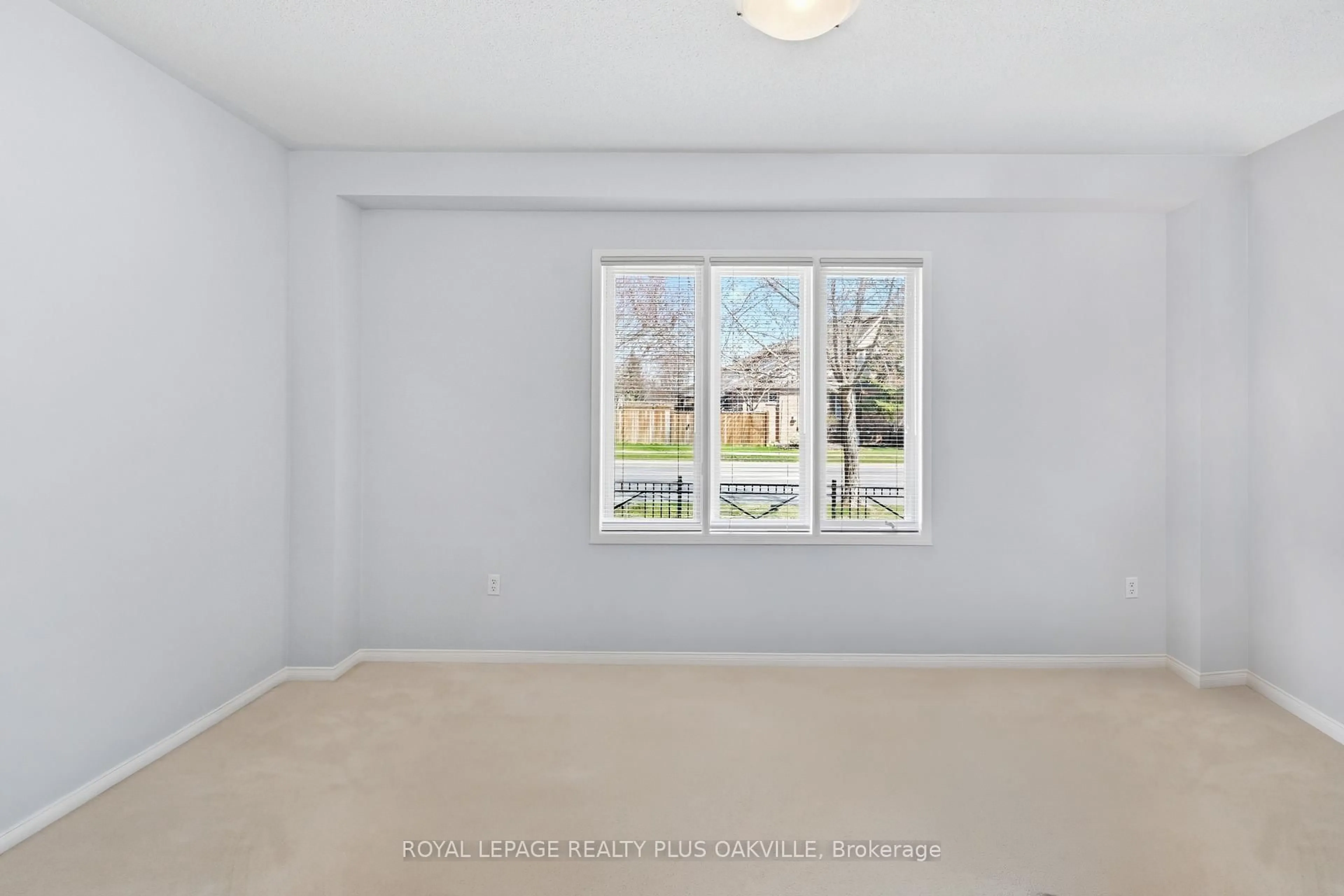 A pic of a room for 2150 Fourth Line #2150, Oakville Ontario L6M 3T2