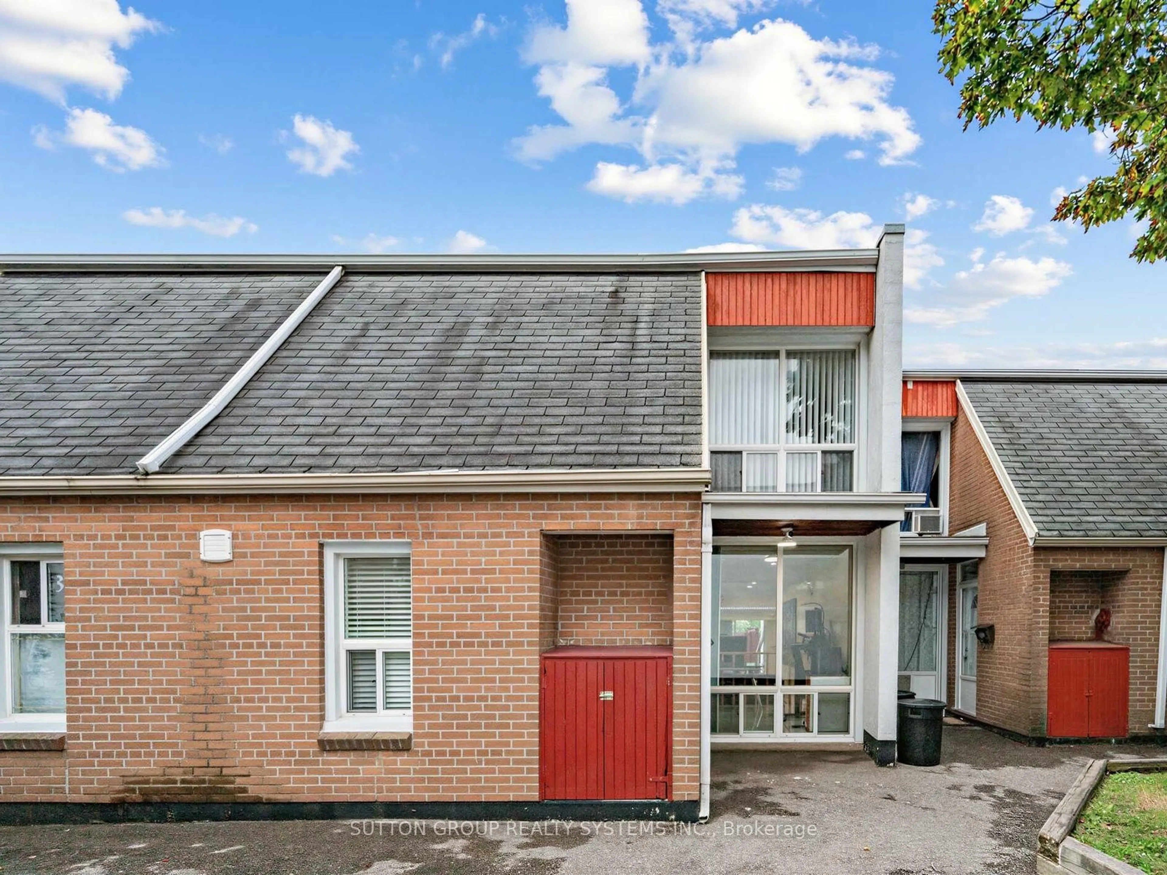 A pic from outside/outdoor area/front of a property/back of a property/a pic from drone, building for 2901 Jane St #86, Toronto Ontario M3N 2J8